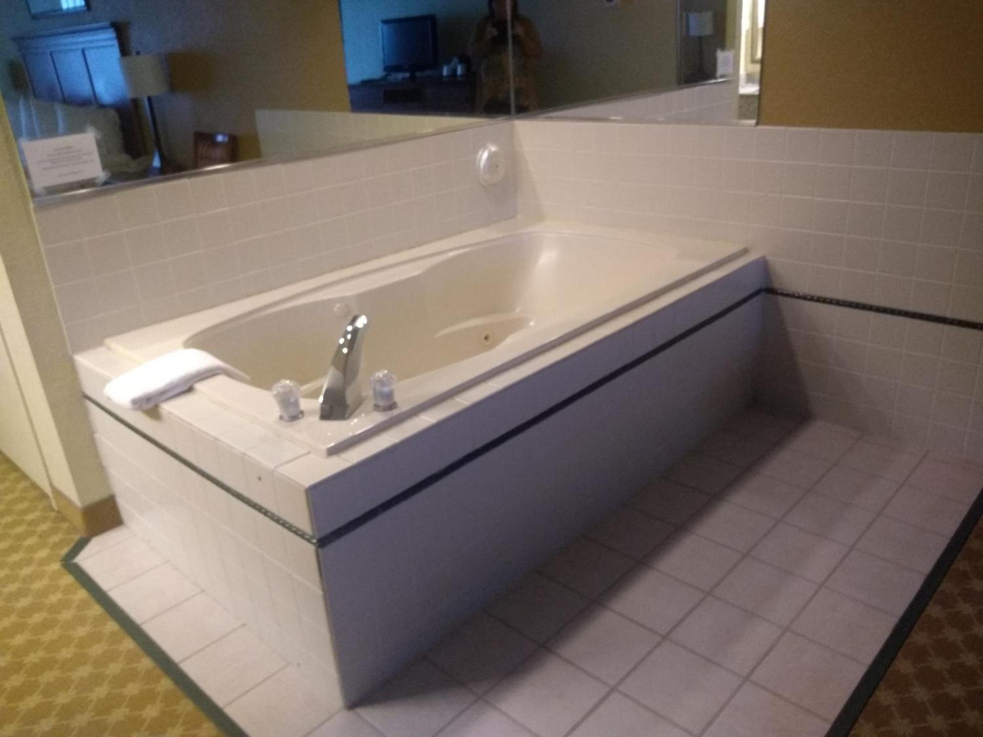 Country Inn & Suites by Radisson, Kalamazoo, MI photo 42