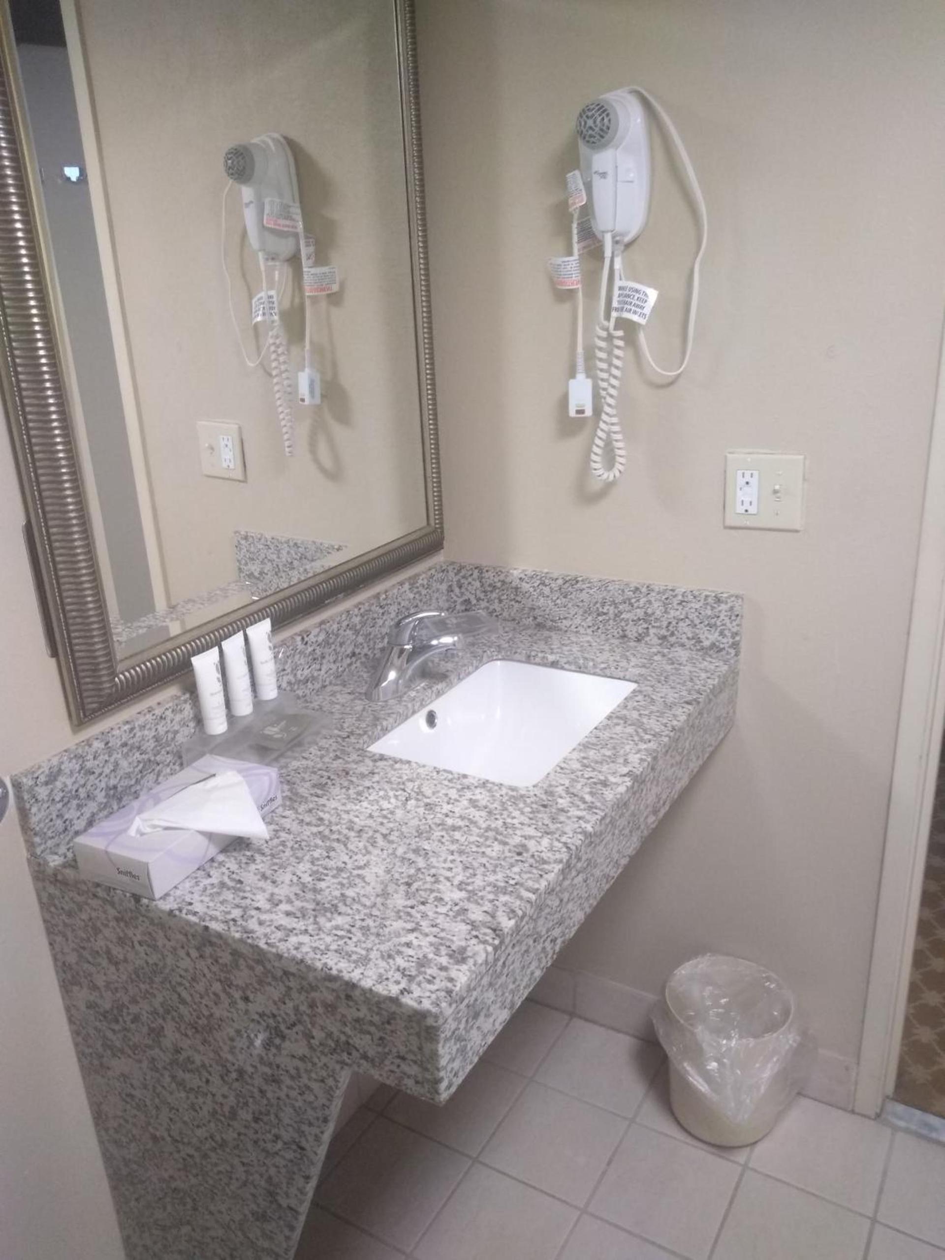 Country Inn & Suites by Radisson, Kalamazoo, MI photo 33