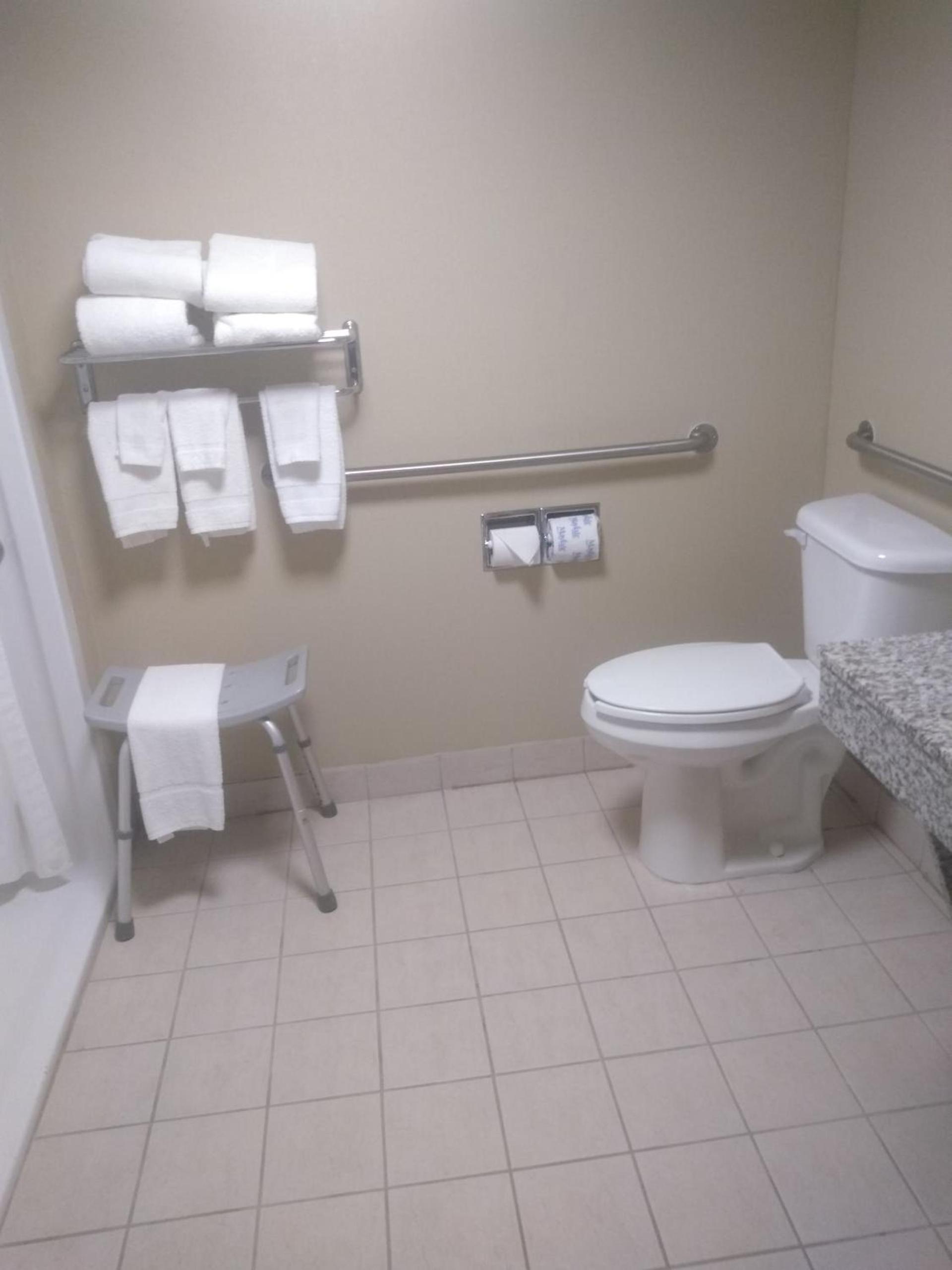 Country Inn & Suites by Radisson, Kalamazoo, MI photo 34