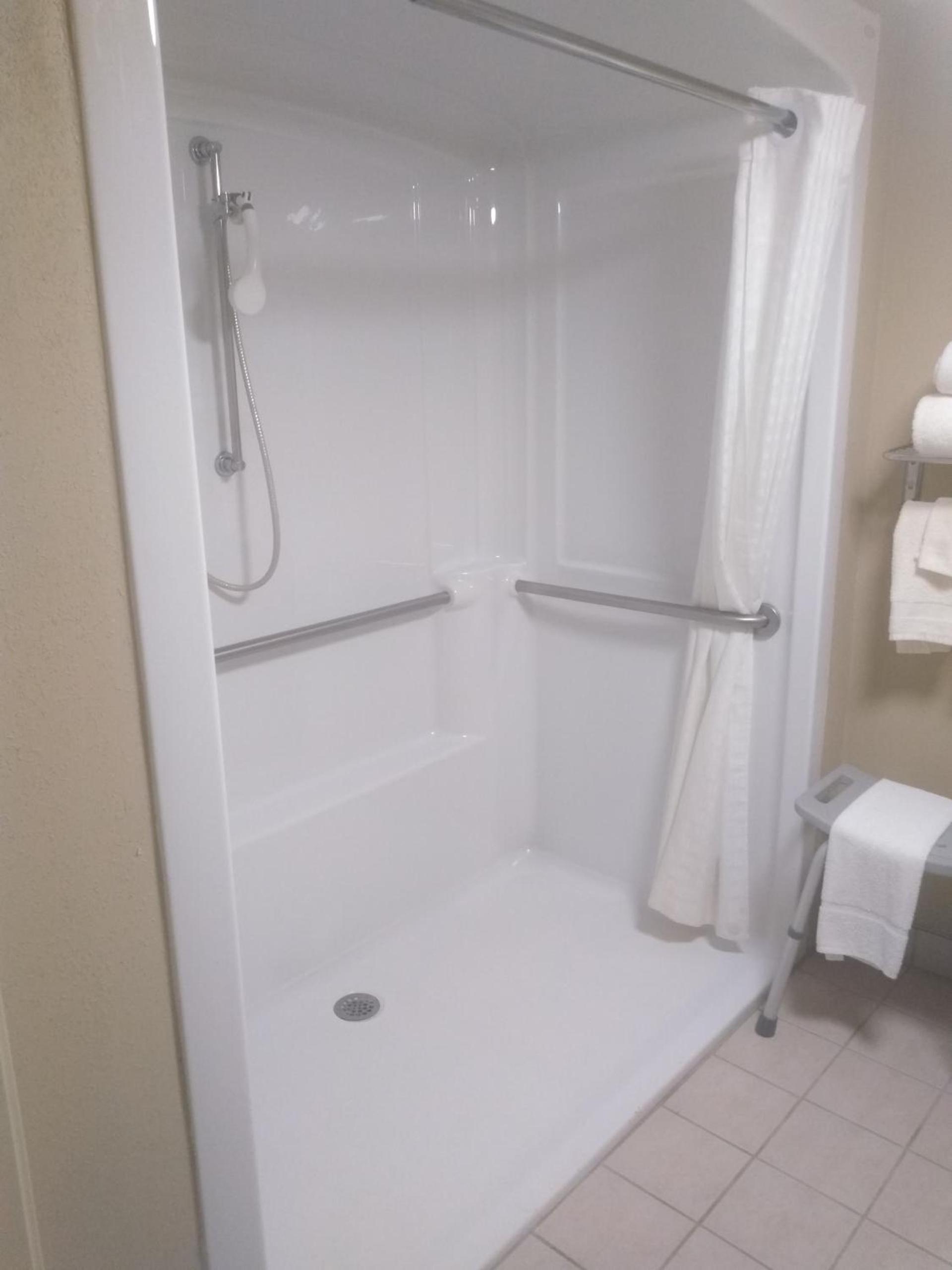 Country Inn & Suites by Radisson, Kalamazoo, MI photo 32