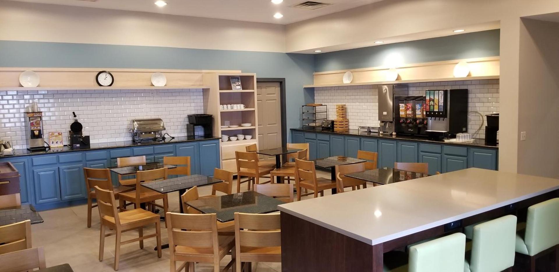 Country Inn & Suites by Radisson, Kalamazoo, MI photo 10