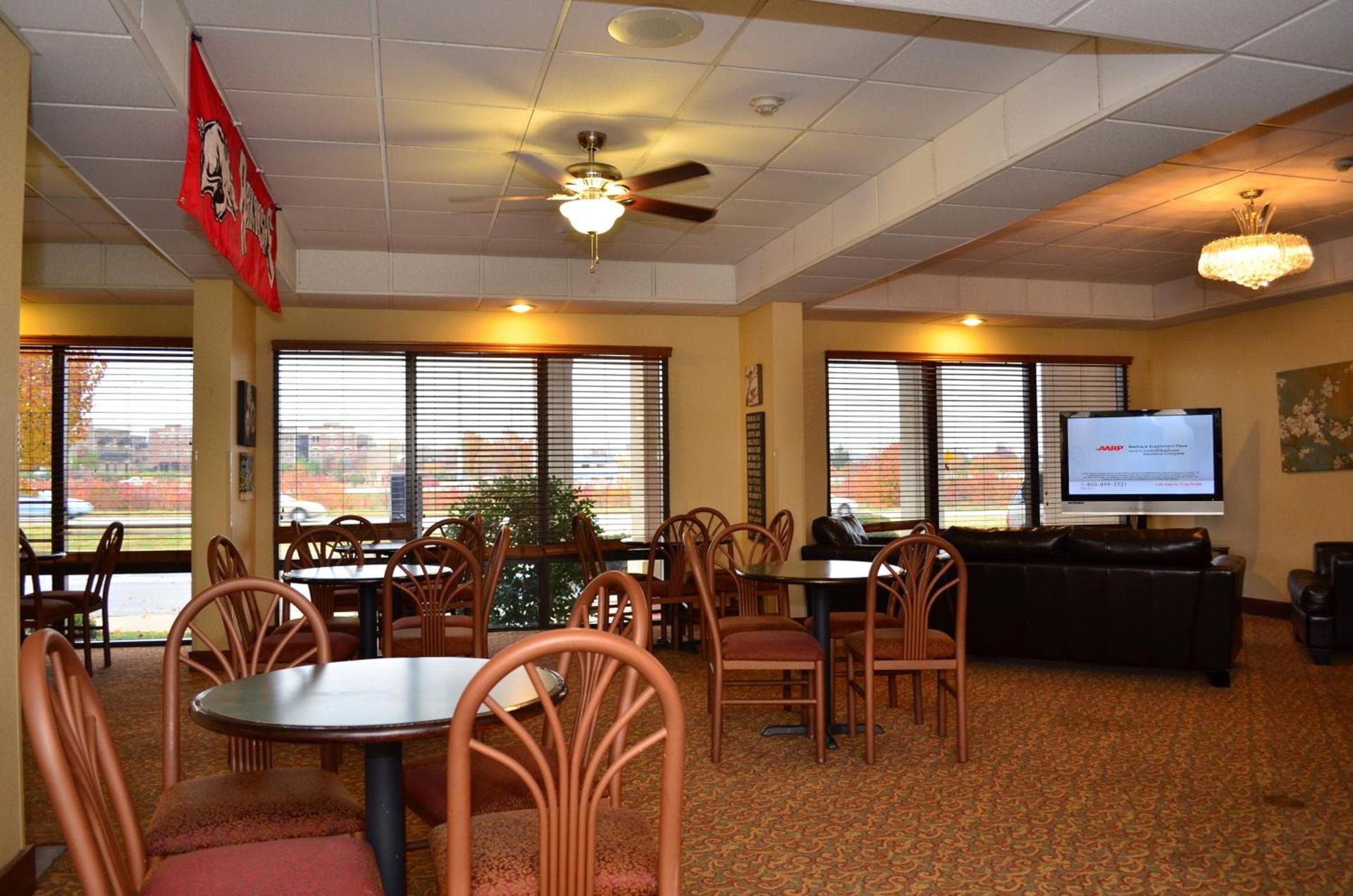 Baymont by Wyndham Fayetteville photo 6