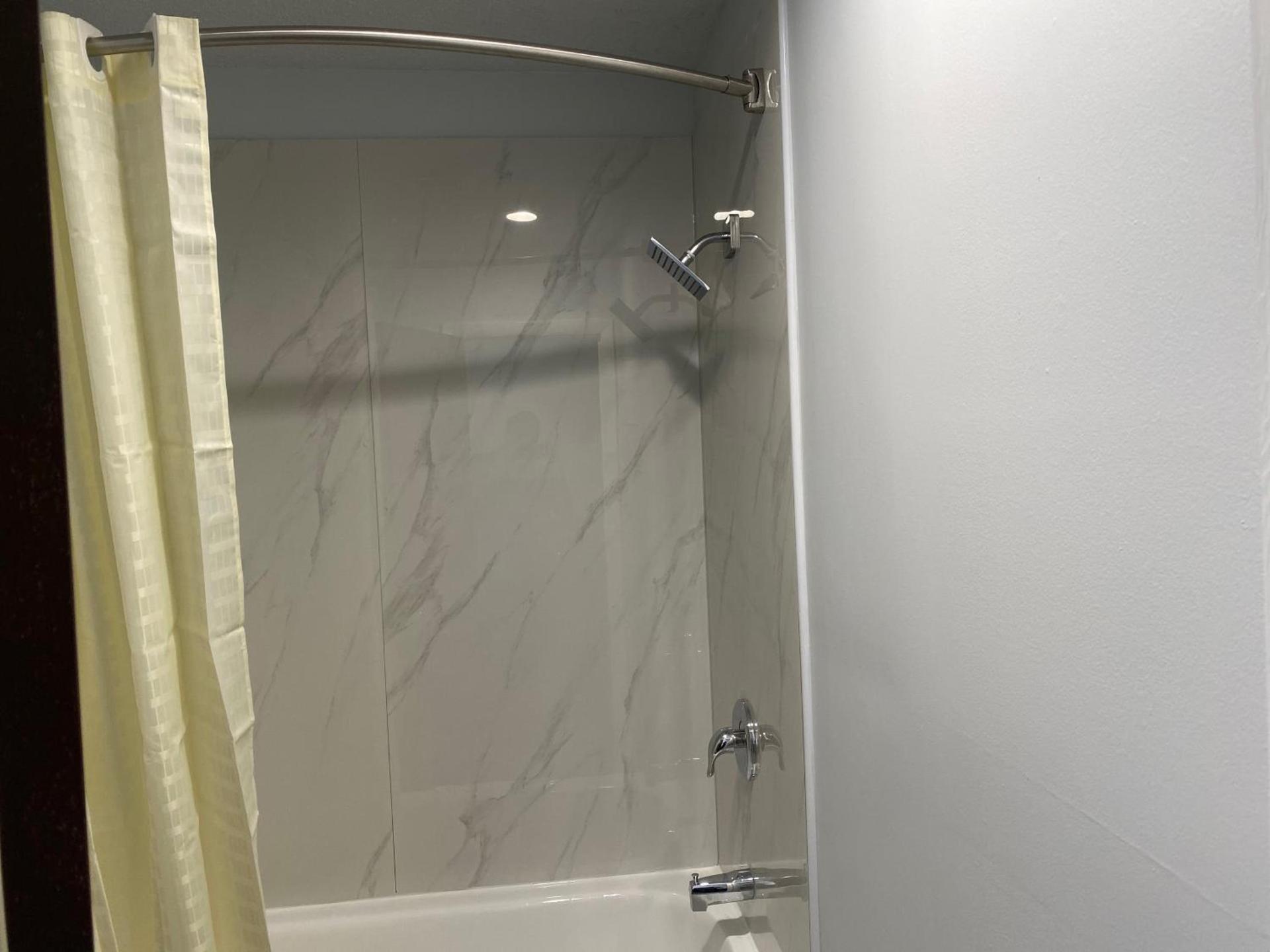 Budget Inn - Roxboro photo 12