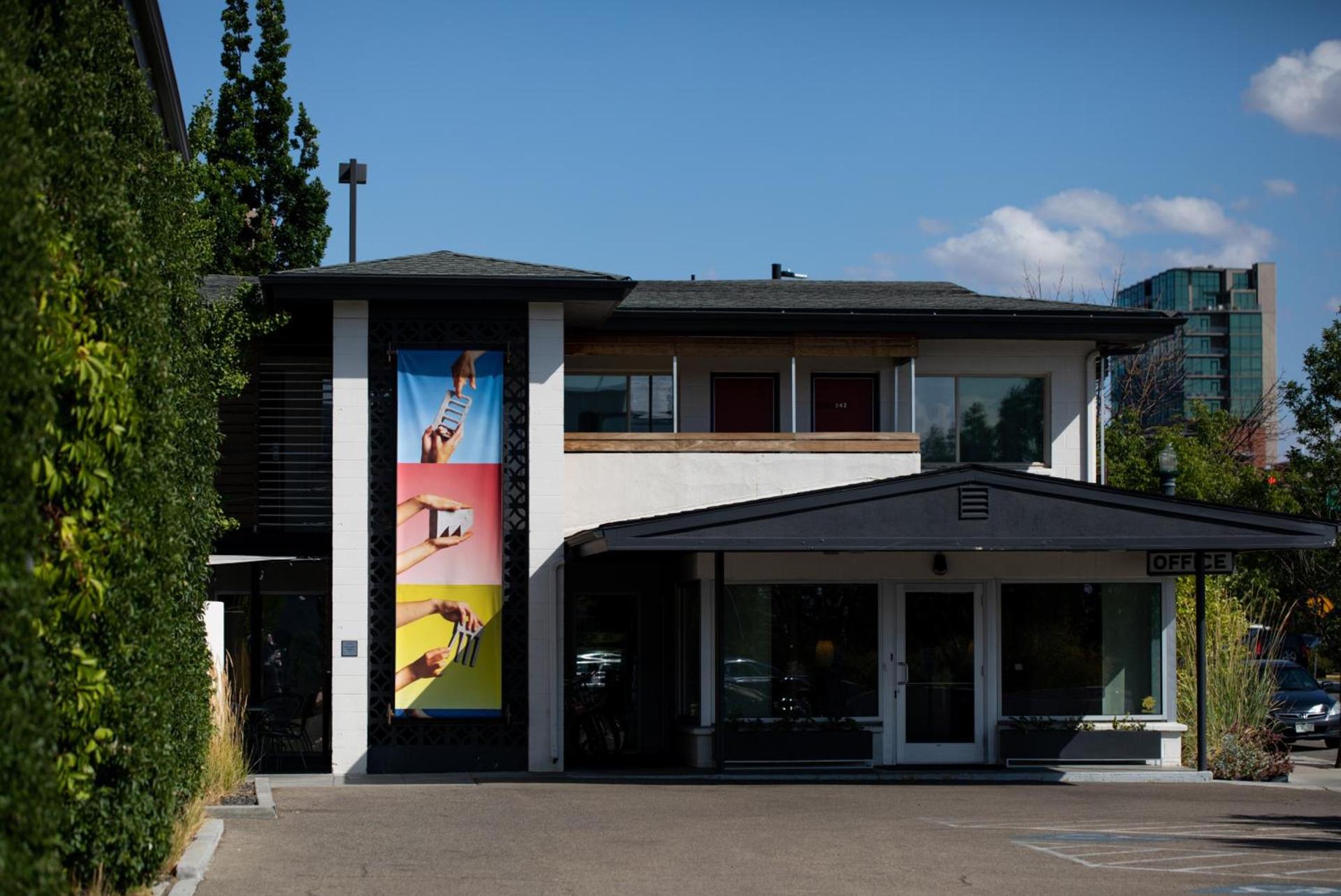 Modern Hotel photo 5