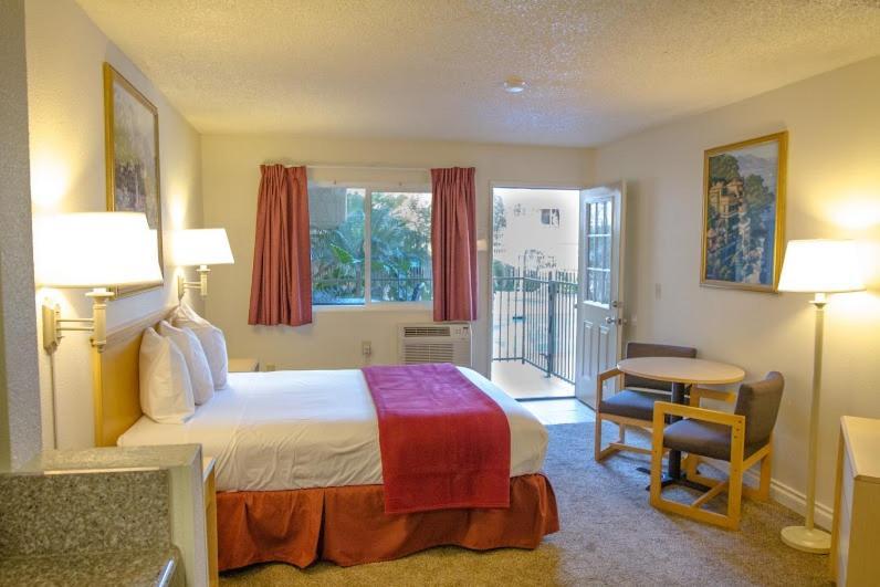 California Suites Hotel photo 21