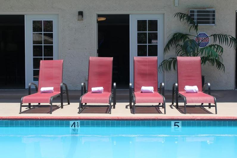 California Suites Hotel photo 3
