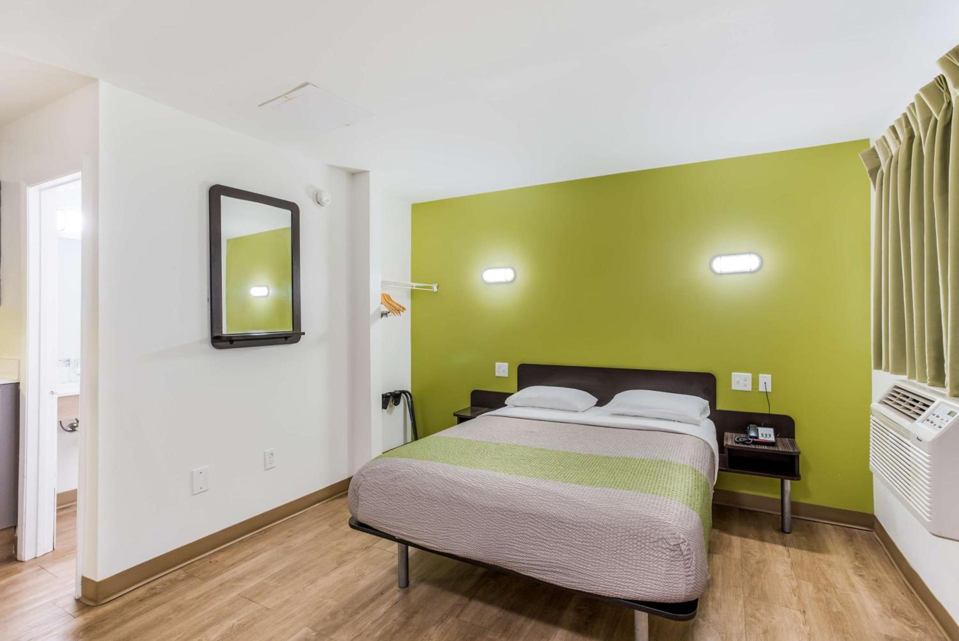 Studio 6 Extended Stay - Jacksonville, FL - South photo 7