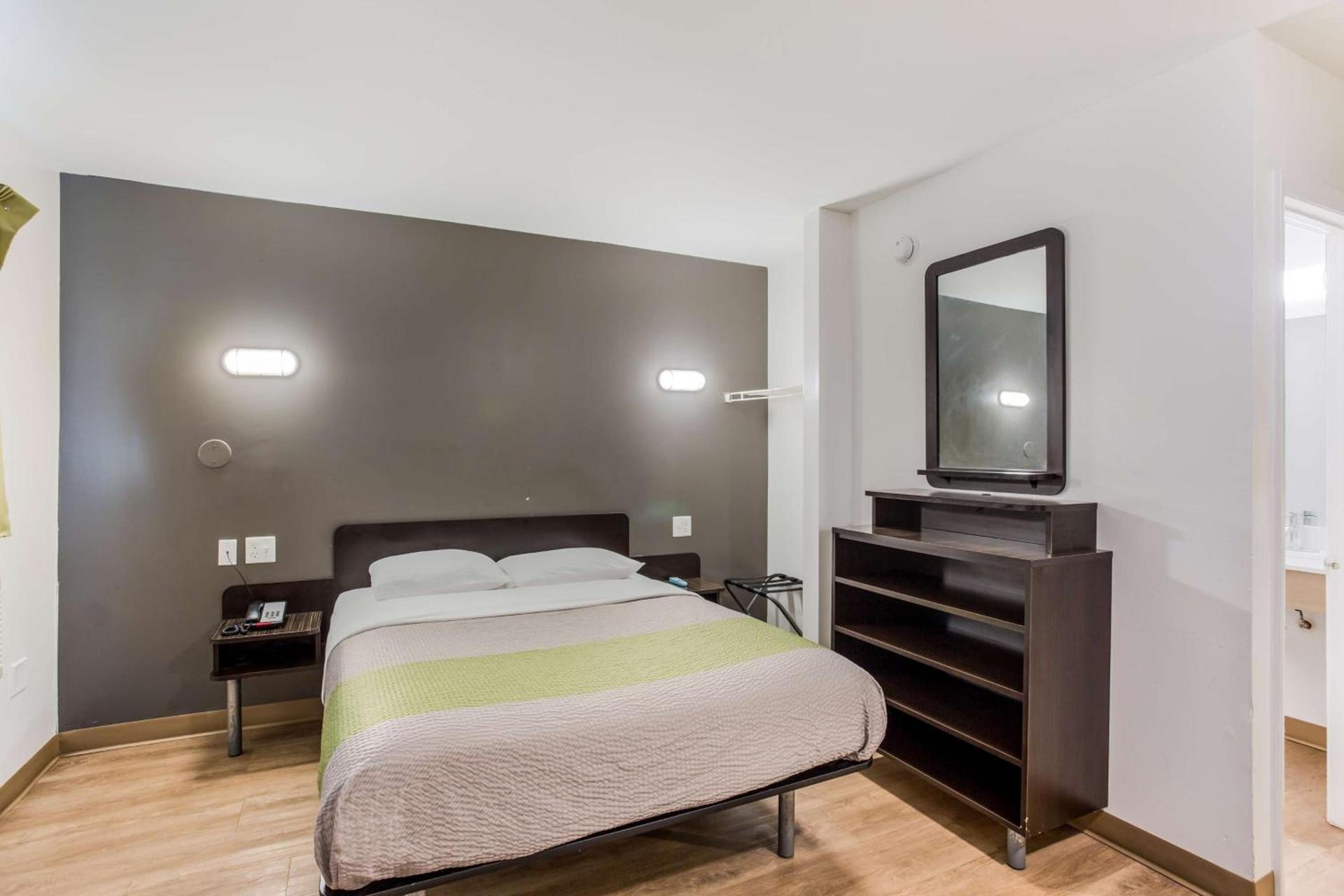 Studio 6 Extended Stay - Jacksonville, FL - South photo 11