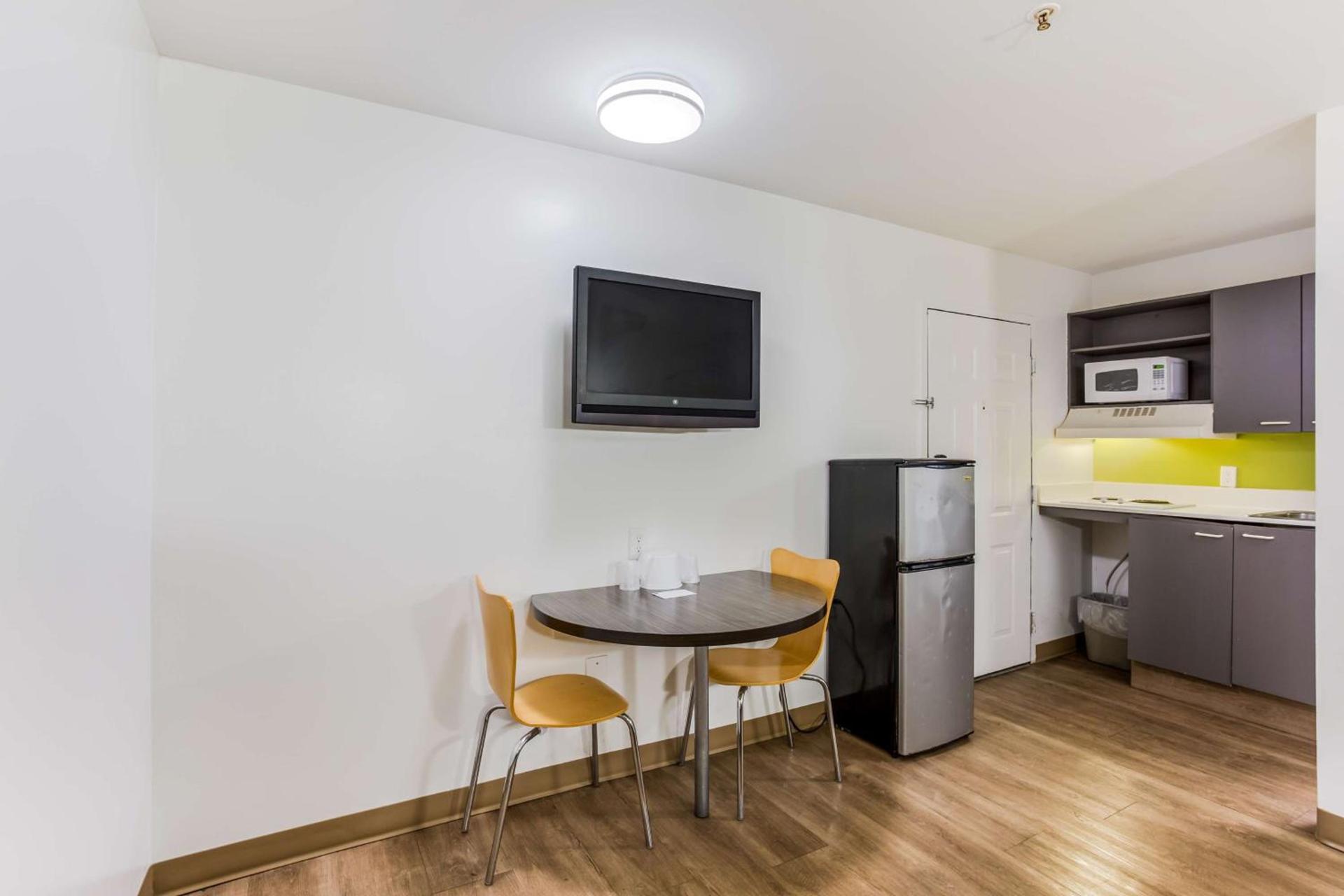 Studio 6 Extended Stay - Jacksonville, FL - South photo 9