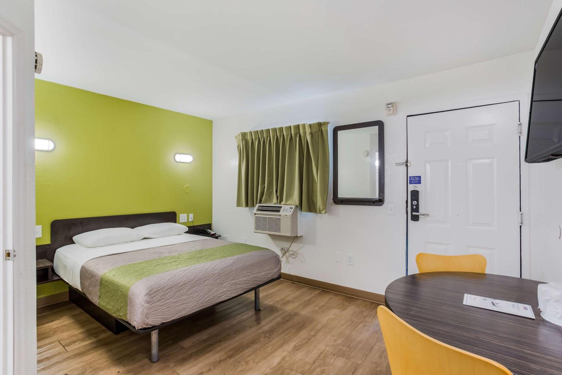 Motel 6-Jacksonville, FL - South photo 18