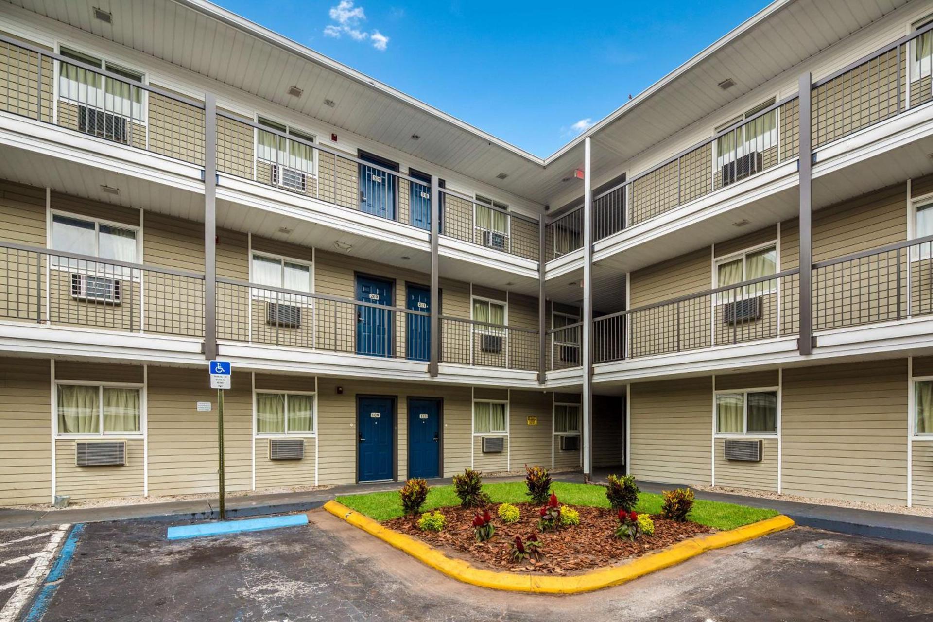 Studio 6 Extended Stay - Jacksonville, FL - South photo 2