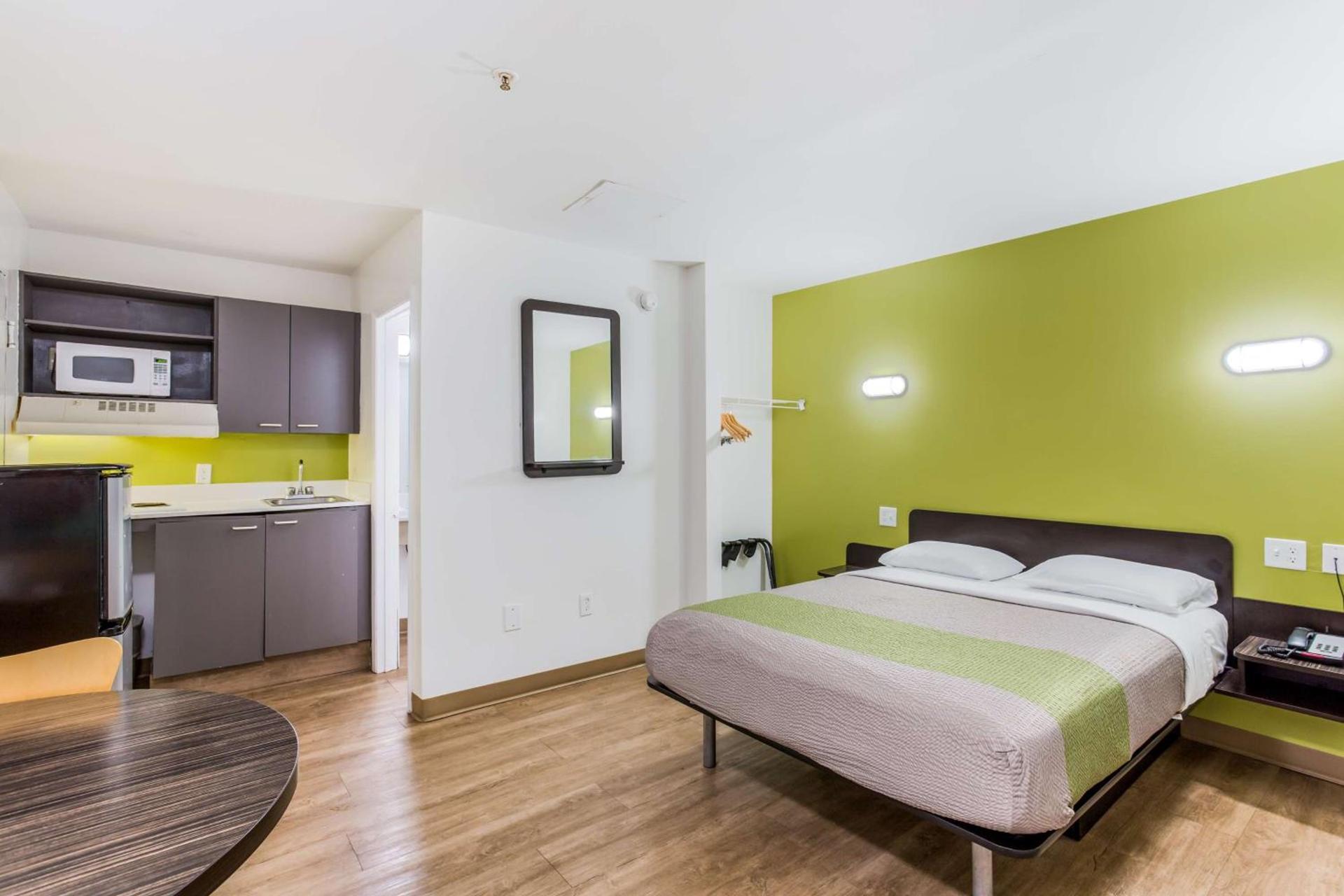 Studio 6 Extended Stay - Jacksonville, FL - South photo 8