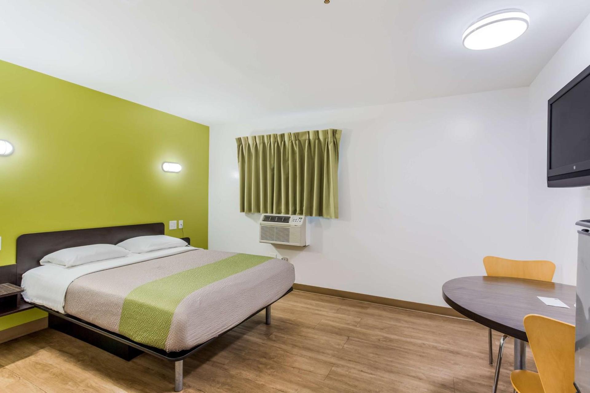 Studio 6 Extended Stay - Jacksonville, FL - South photo 6