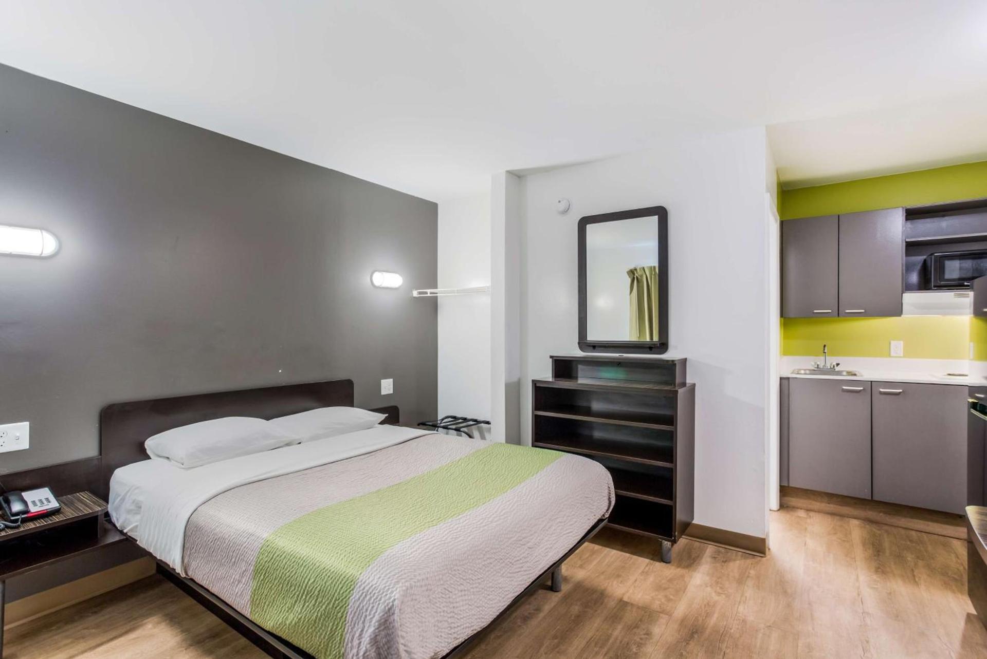 Studio 6 Extended Stay - Jacksonville, FL - South photo 10