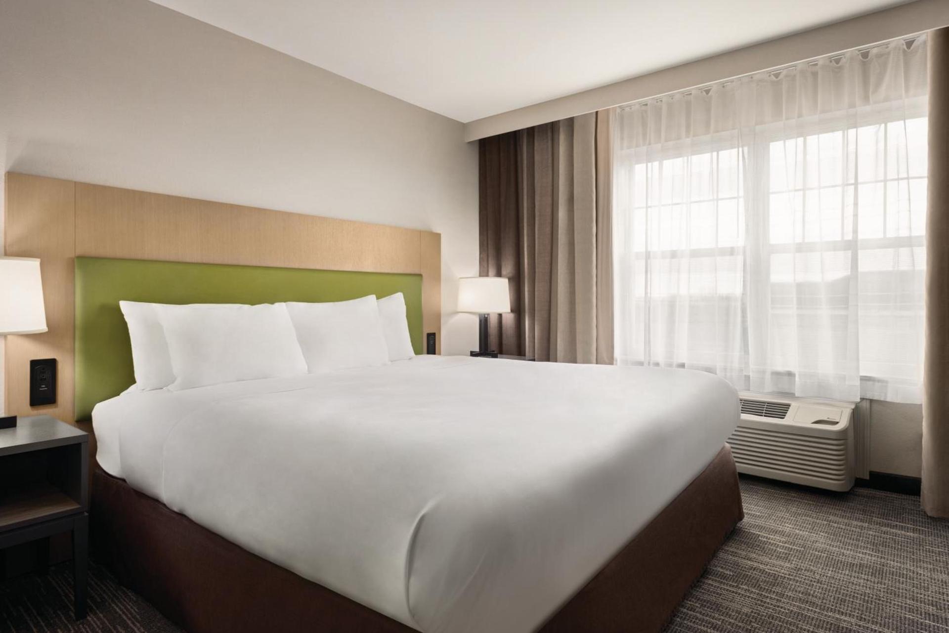 Country Inn & Suites by Radisson, Dubuque, IA photo 46