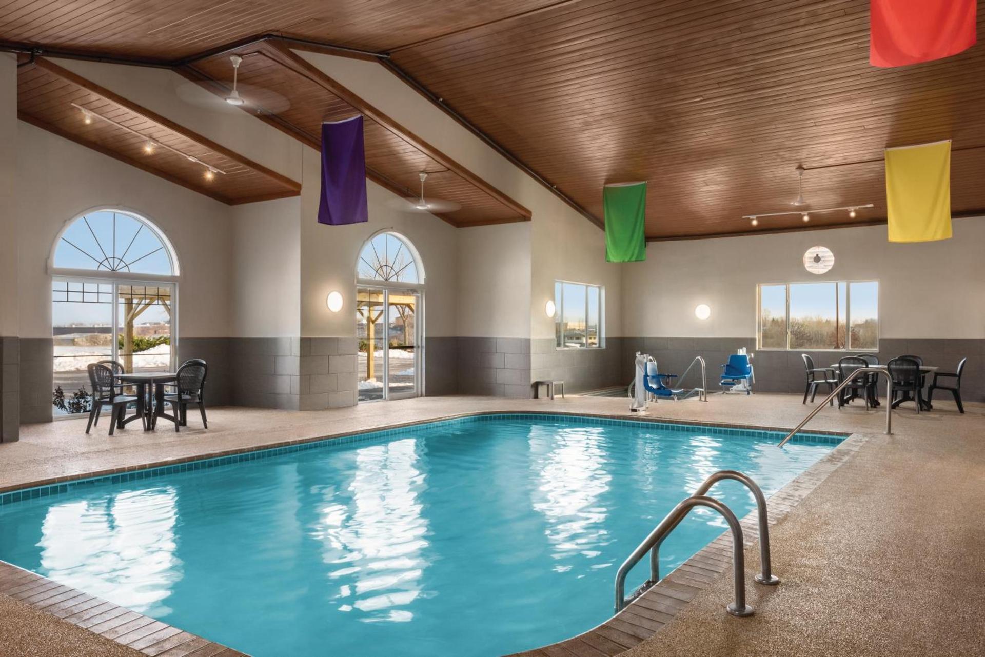Country Inn & Suites by Radisson, Dubuque, IA photo 29