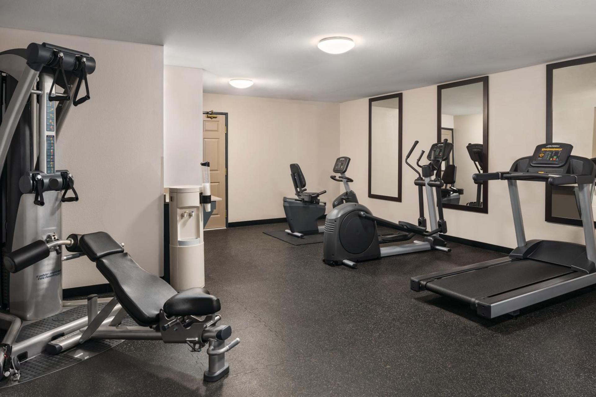 Country Inn & Suites by Radisson, Dubuque, IA photo 30