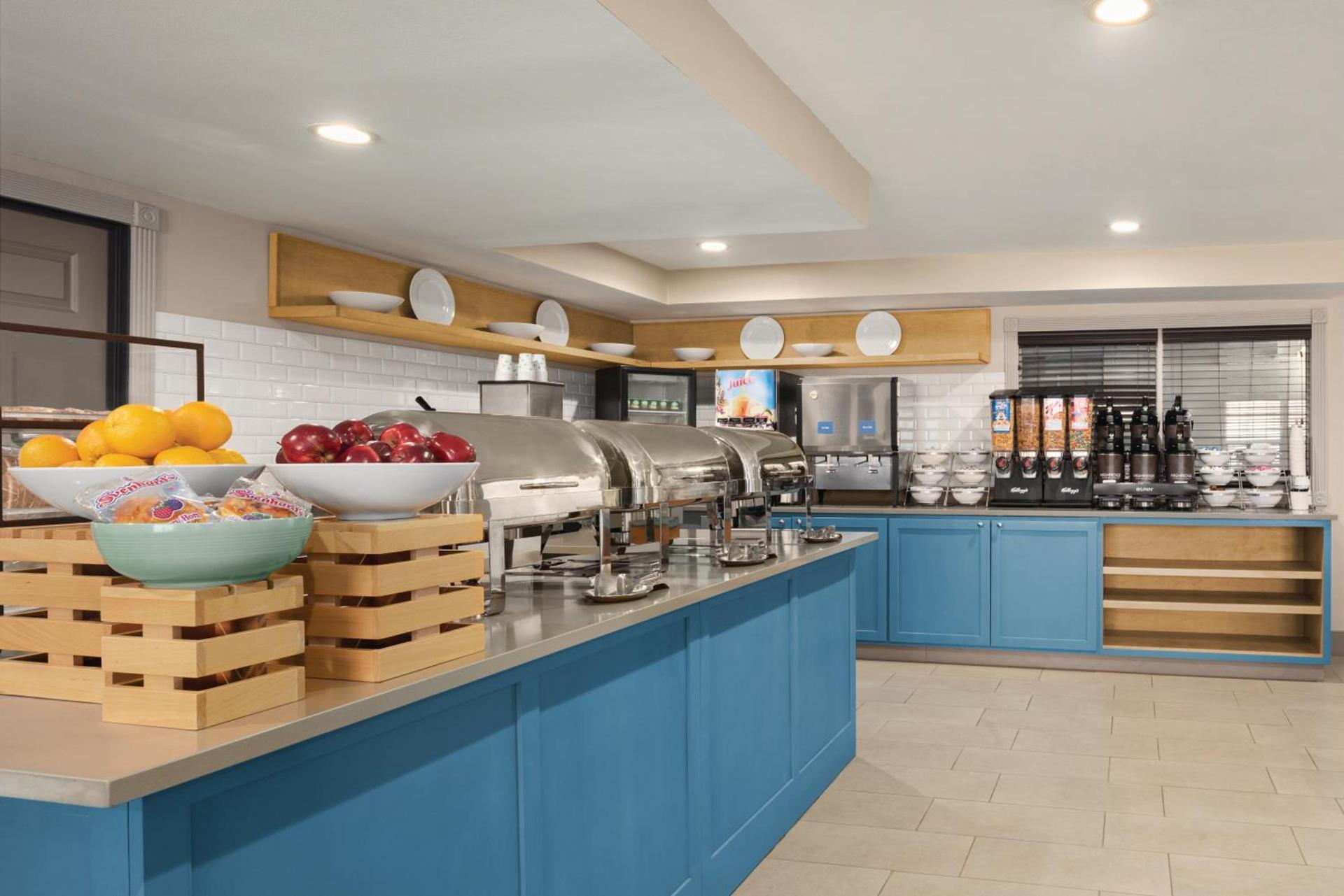 Country Inn & Suites by Radisson, Dubuque, IA photo 31