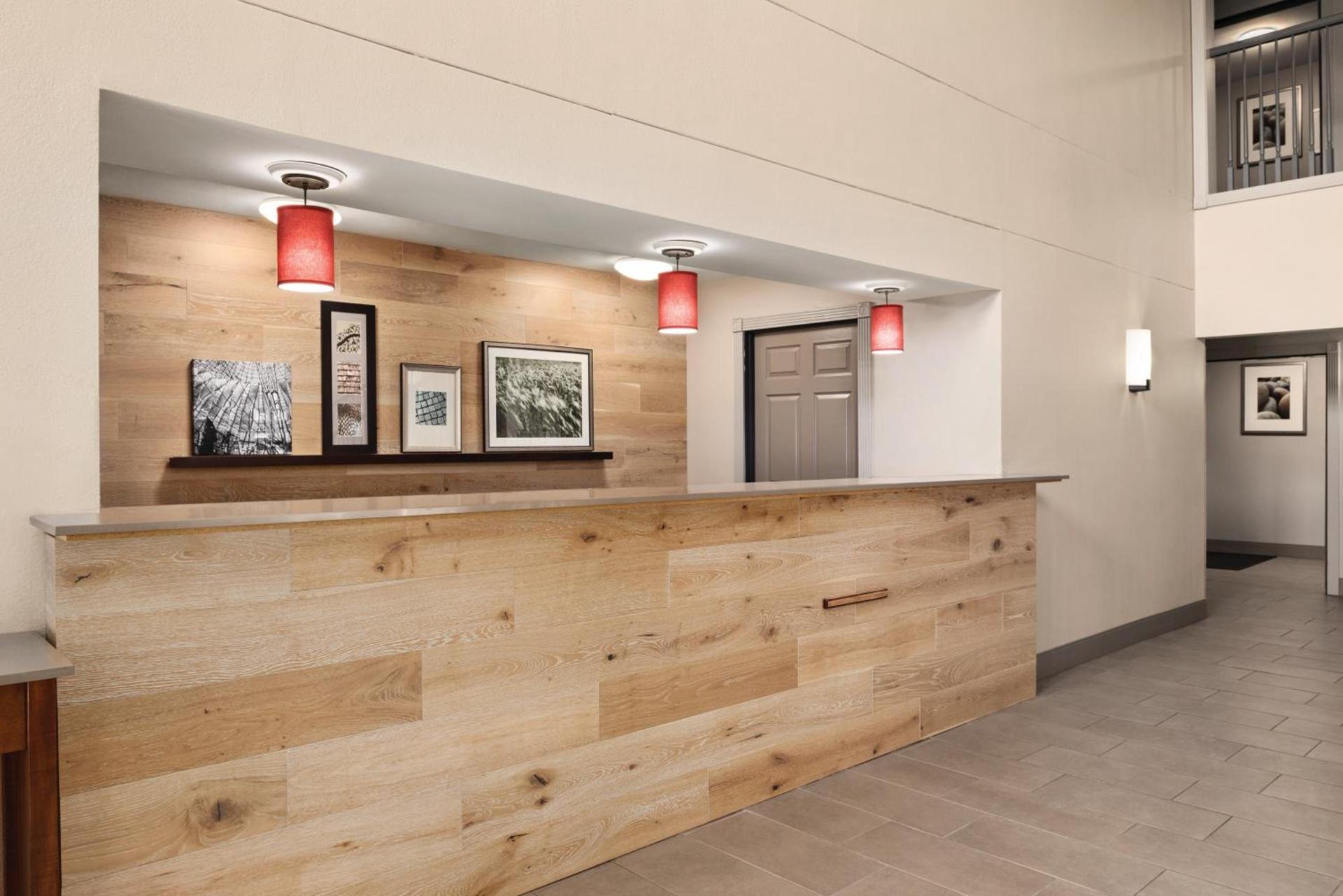 Country Inn & Suites by Radisson, Dubuque, IA photo 33