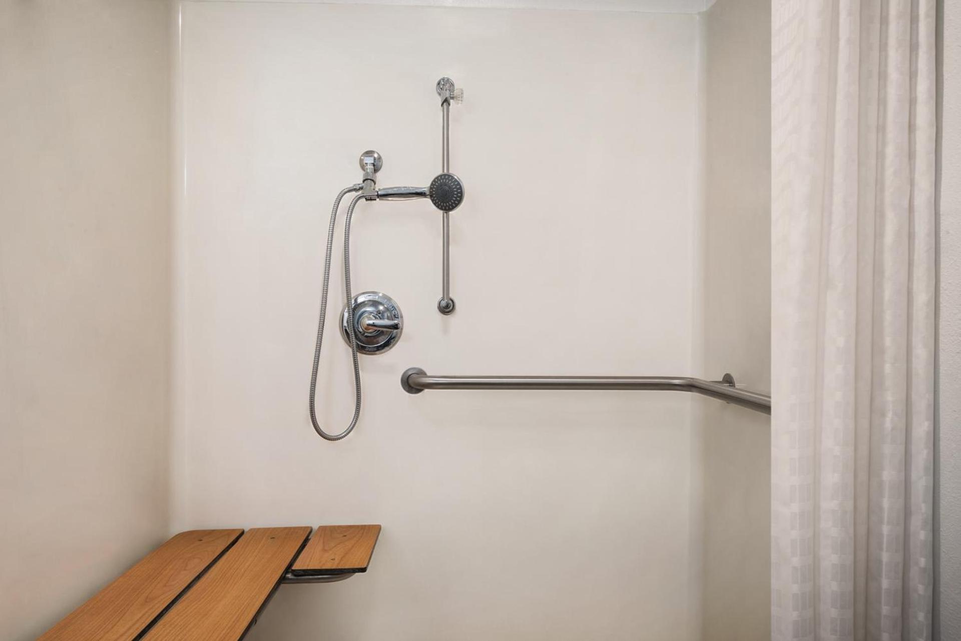 Country Inn & Suites by Radisson, Dubuque, IA photo 37