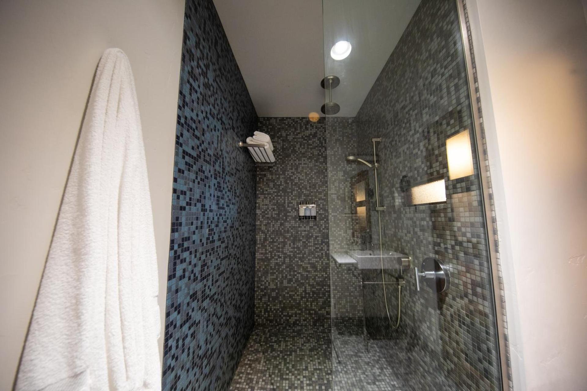 Modern Hotel photo 88