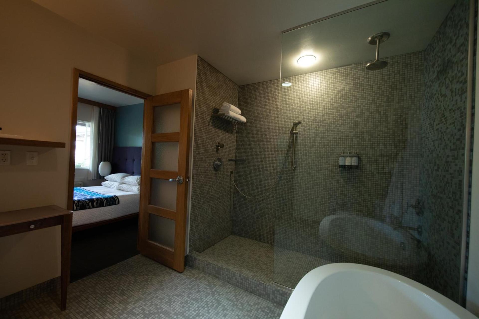Modern Hotel photo 77