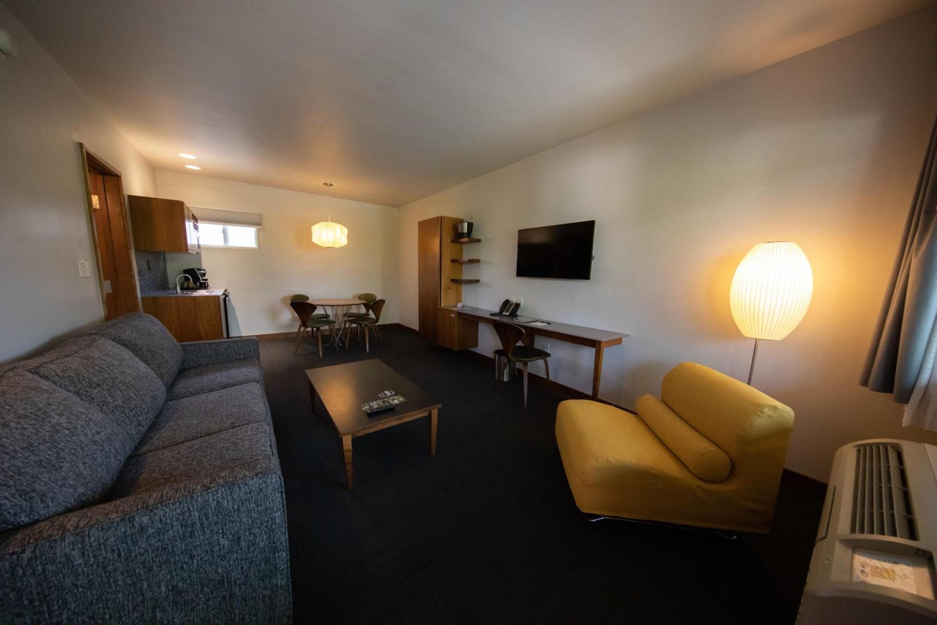 Modern Hotel photo 79