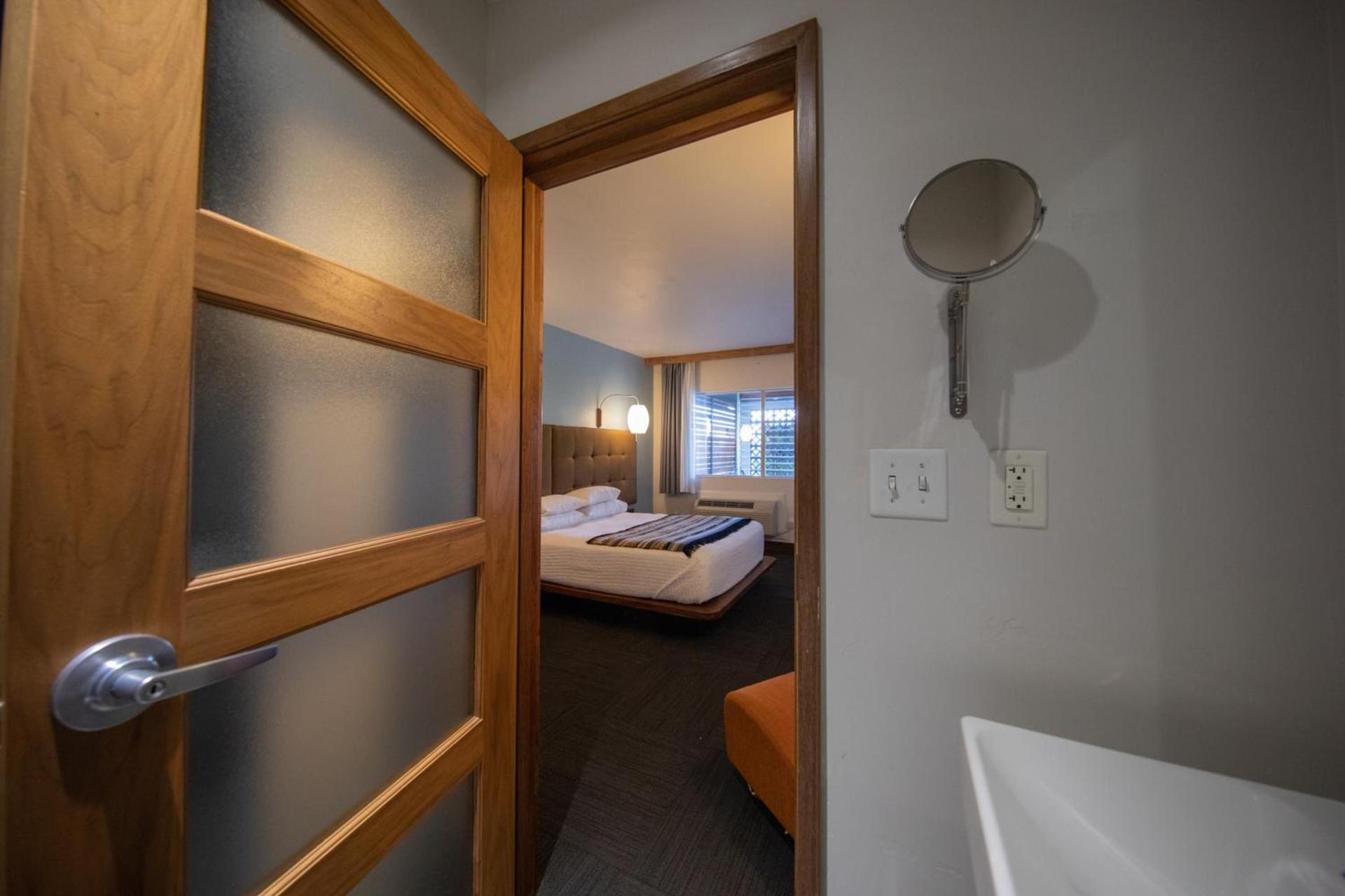 Modern Hotel photo 83