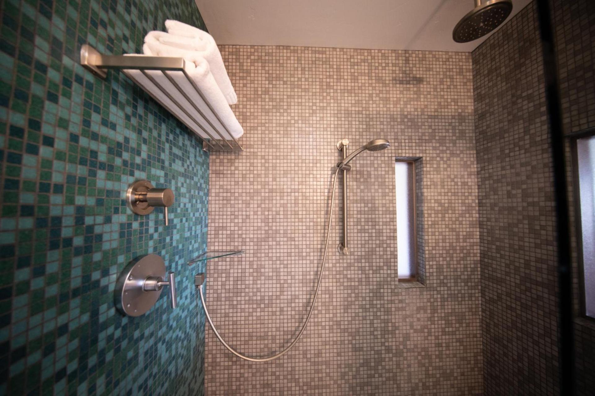 Modern Hotel photo 62