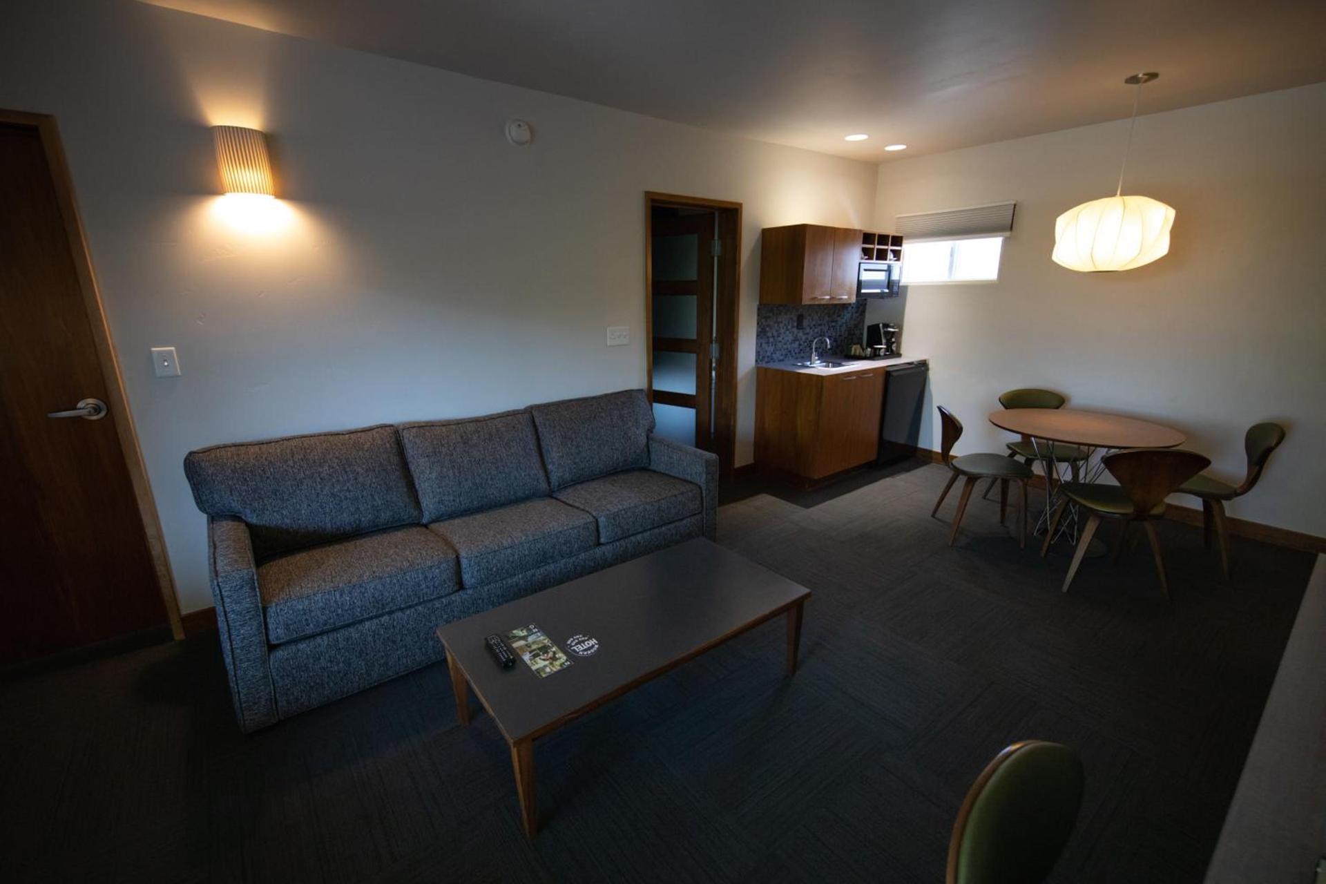 Modern Hotel photo 64