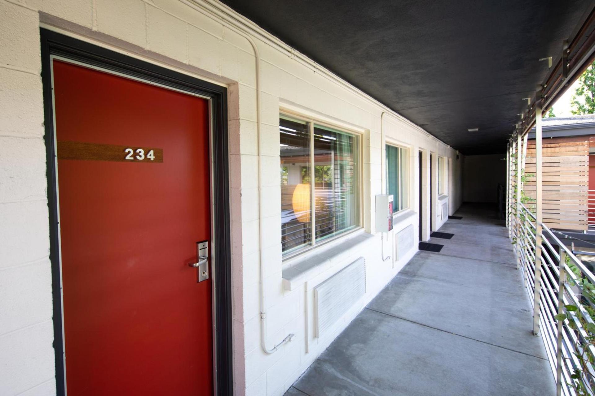 Modern Hotel photo 65
