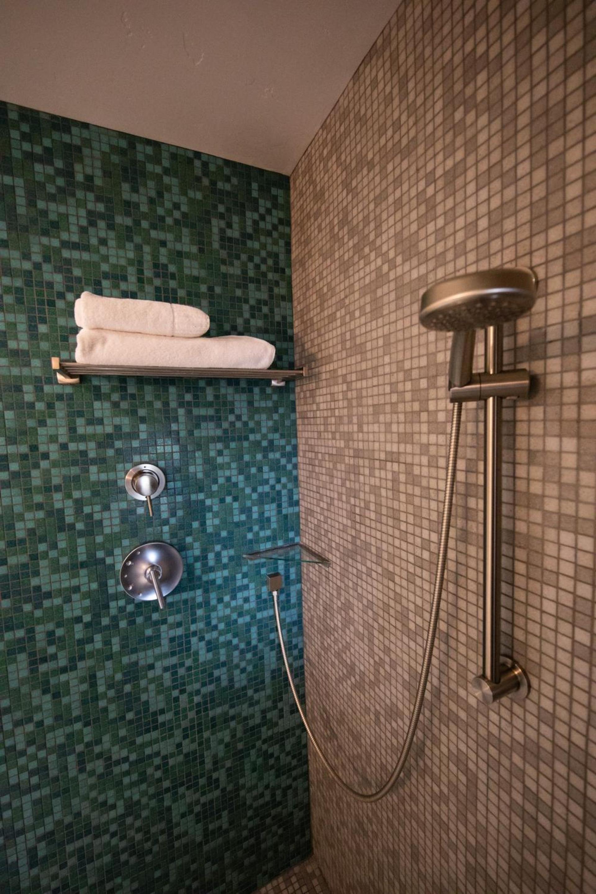 Modern Hotel photo 60
