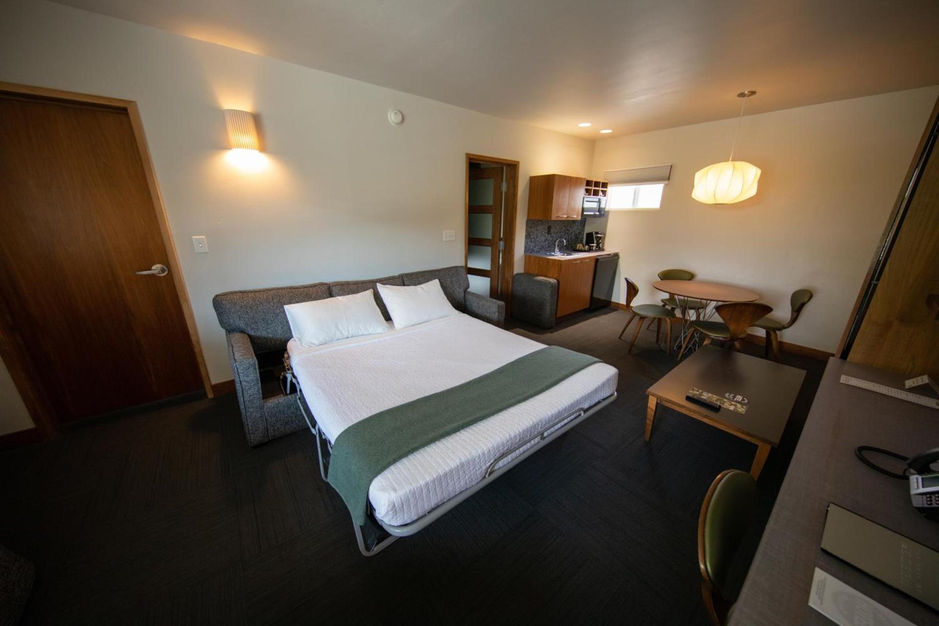 Modern Hotel photo 52
