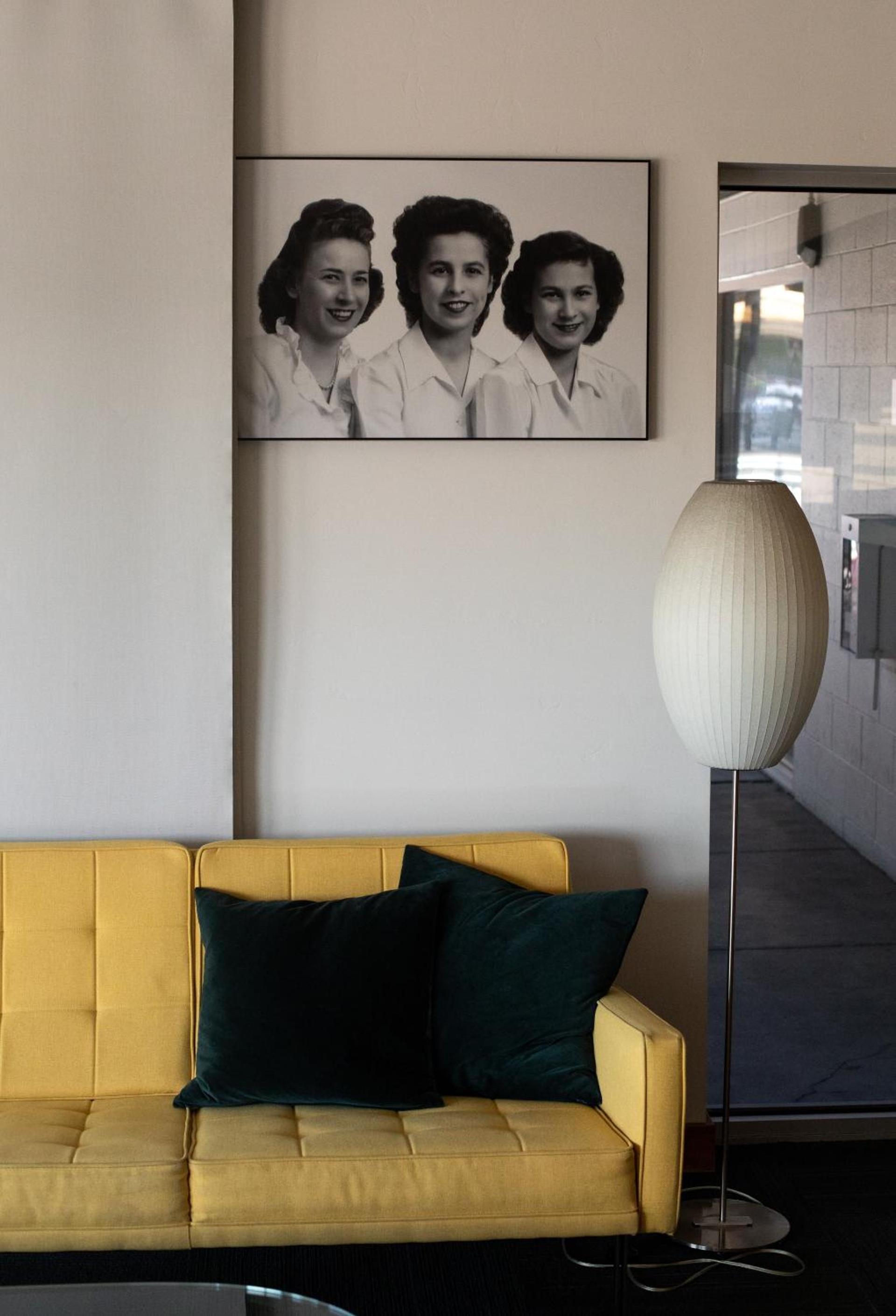 Modern Hotel photo 40
