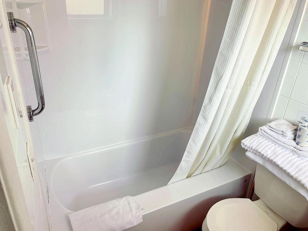 Ebb Tide Resort photo 49