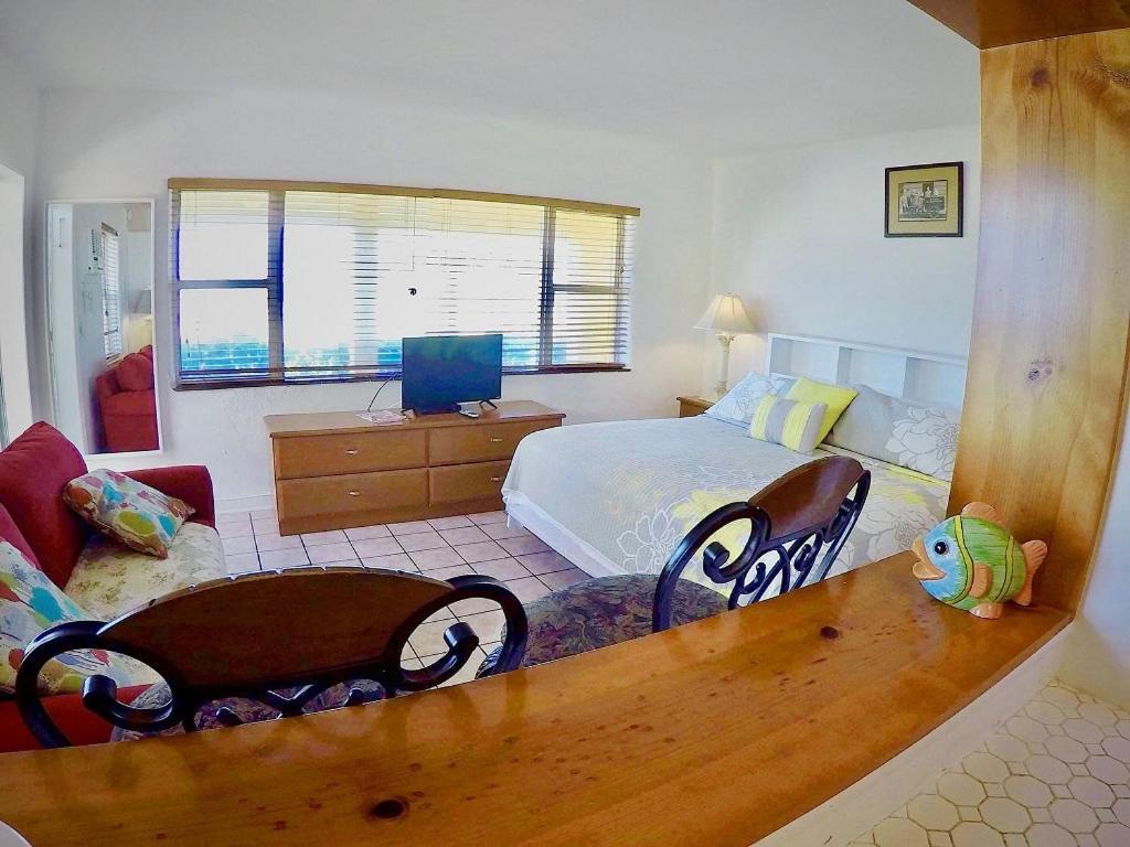 Ebb Tide Resort photo 10