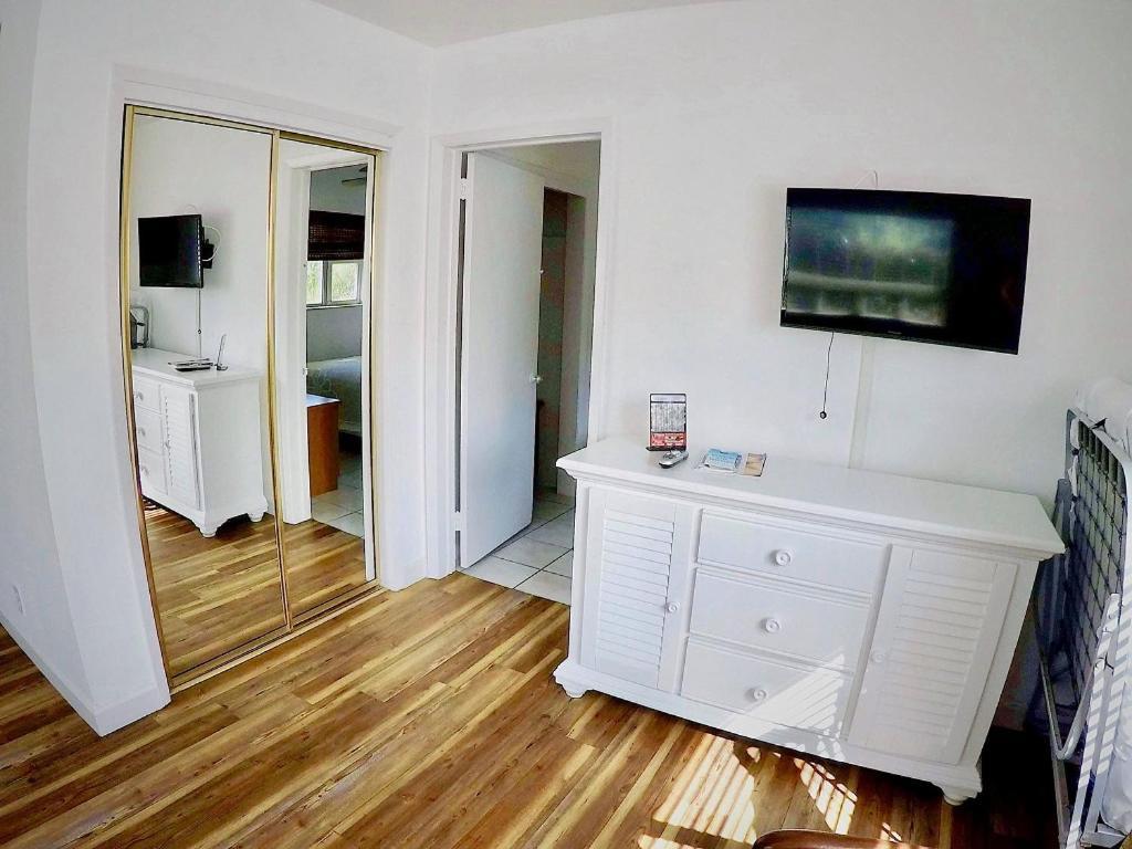 Ebb Tide Resort photo 47