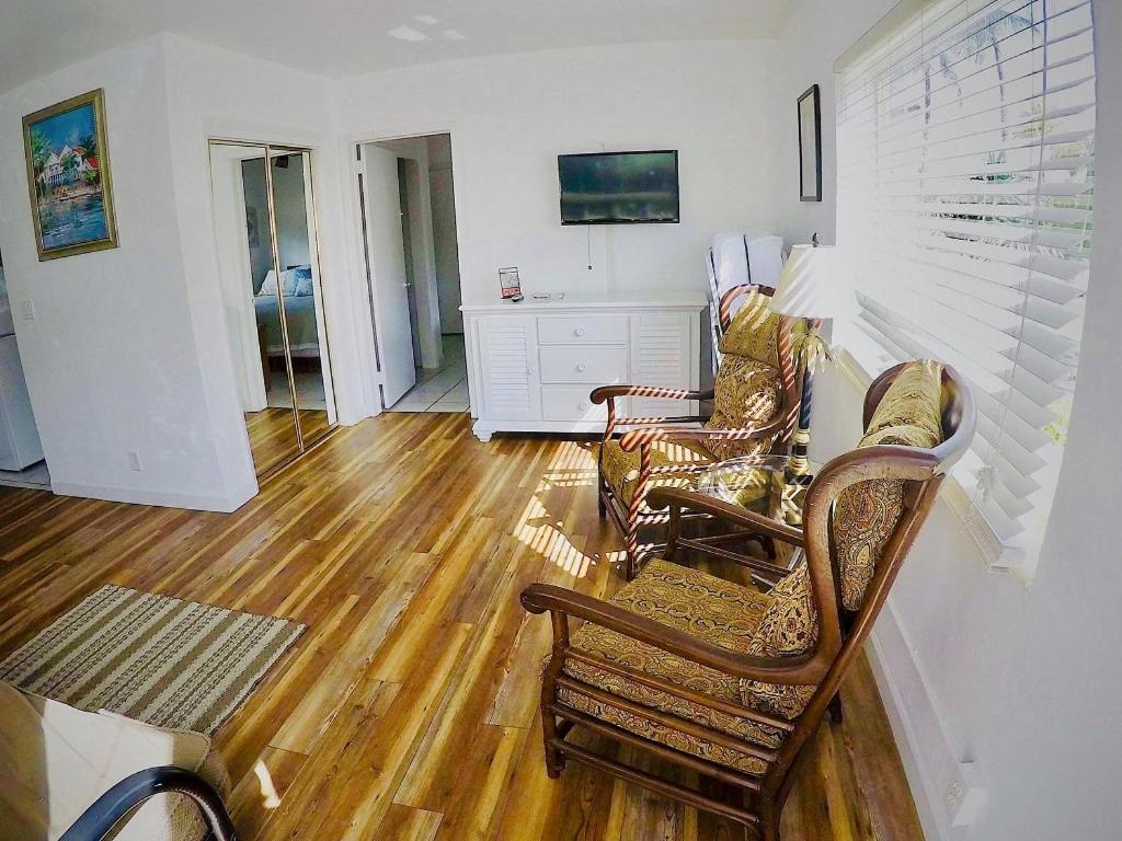 Ebb Tide Resort photo 32