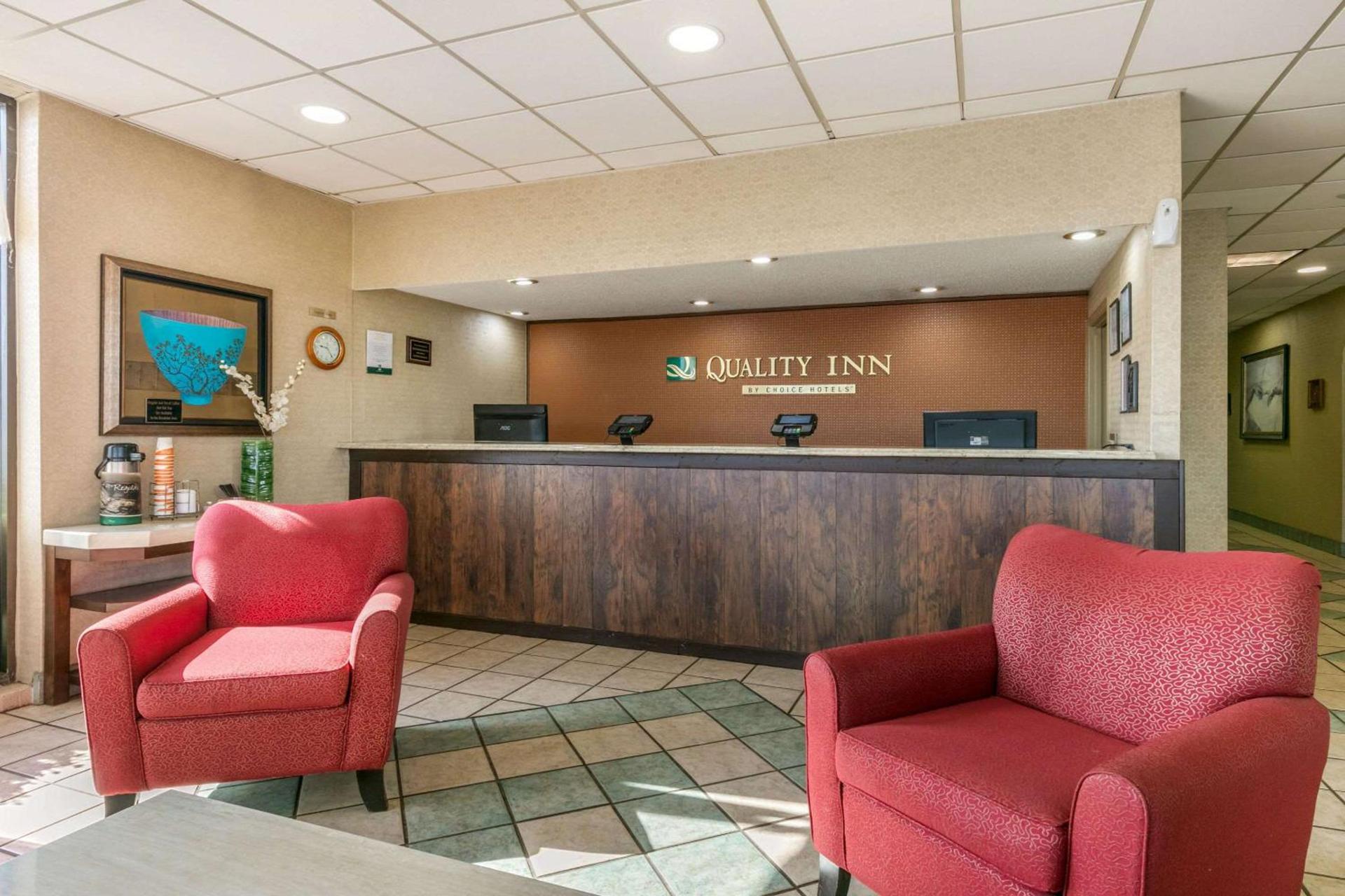 Red Roof Inn Manchester, TN photo 5