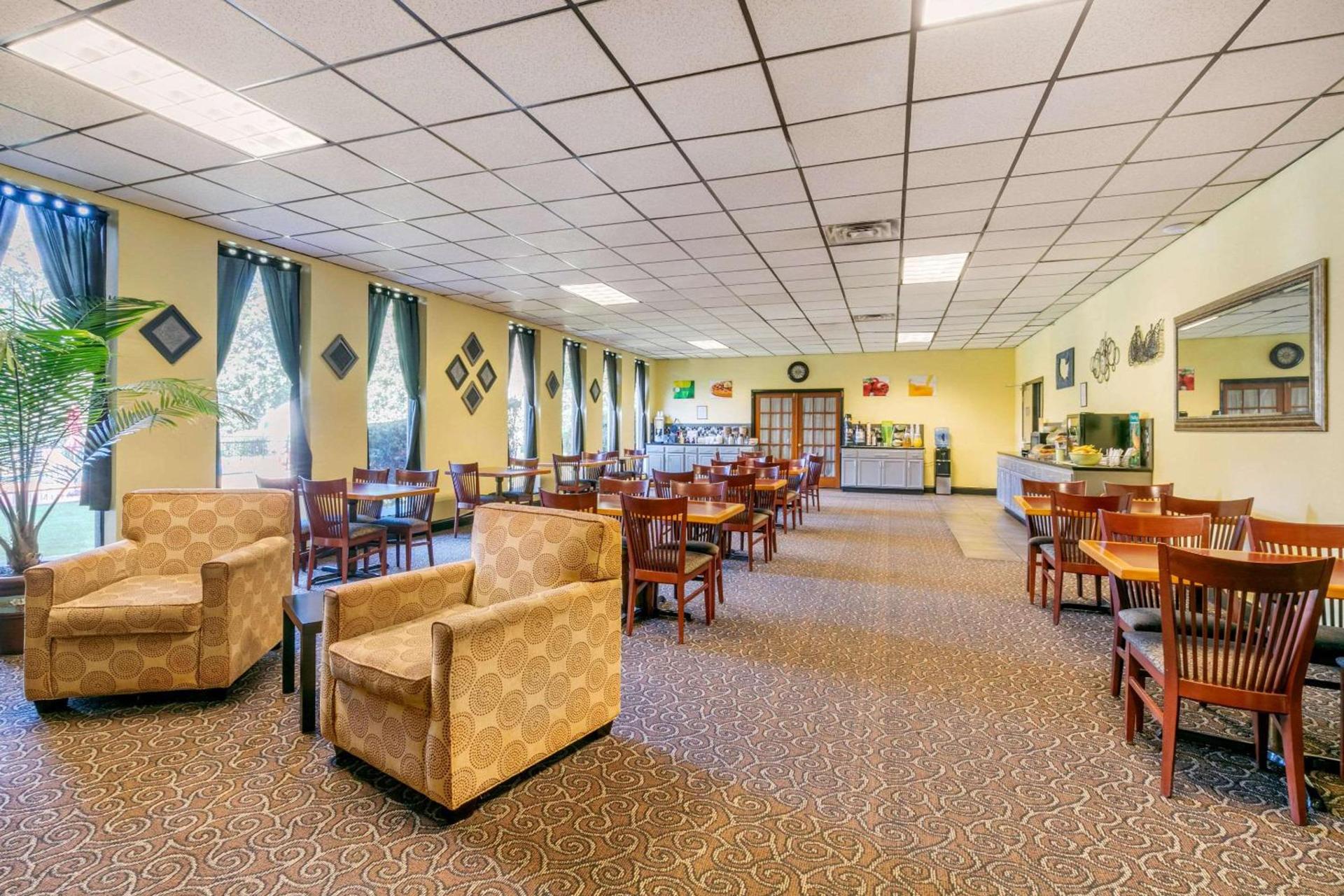 Red Roof Inn Manchester, TN photo 21