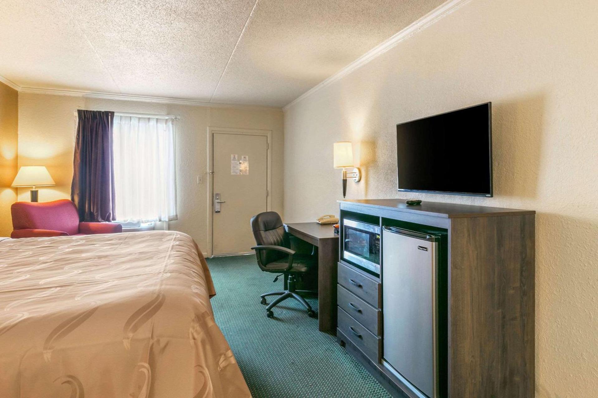 Red Roof Inn Manchester, TN photo 9