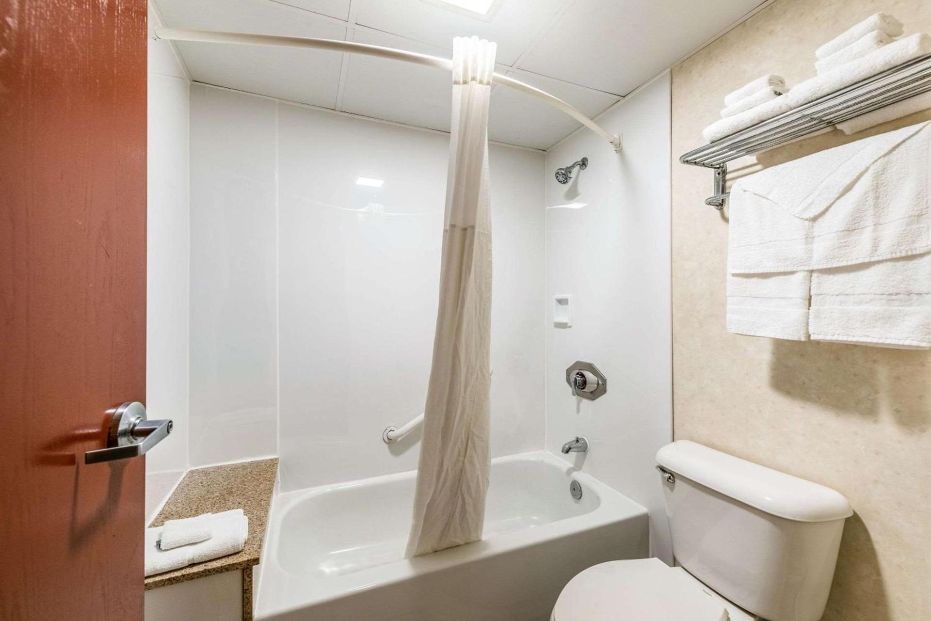 Quality Inn Bradley- Bourbonnais photo 13