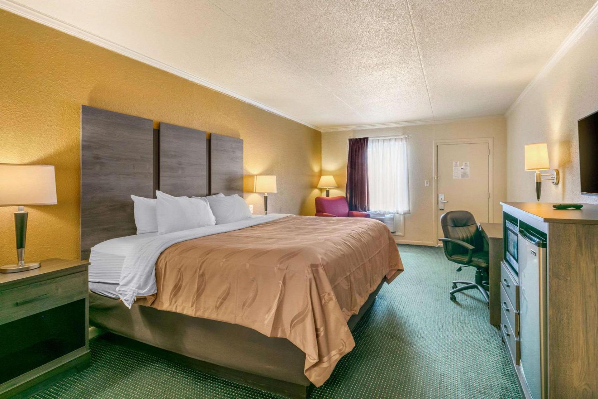 Red Roof Inn Manchester, TN photo 7