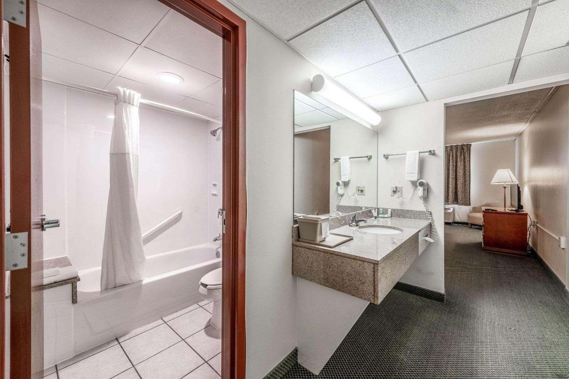 Quality Inn Bradley- Bourbonnais photo 15