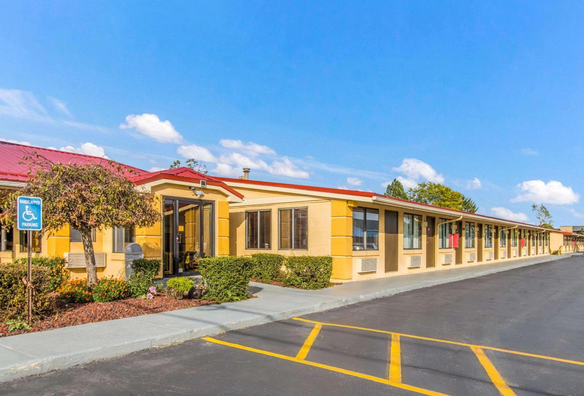 Econo Lodge photo 6