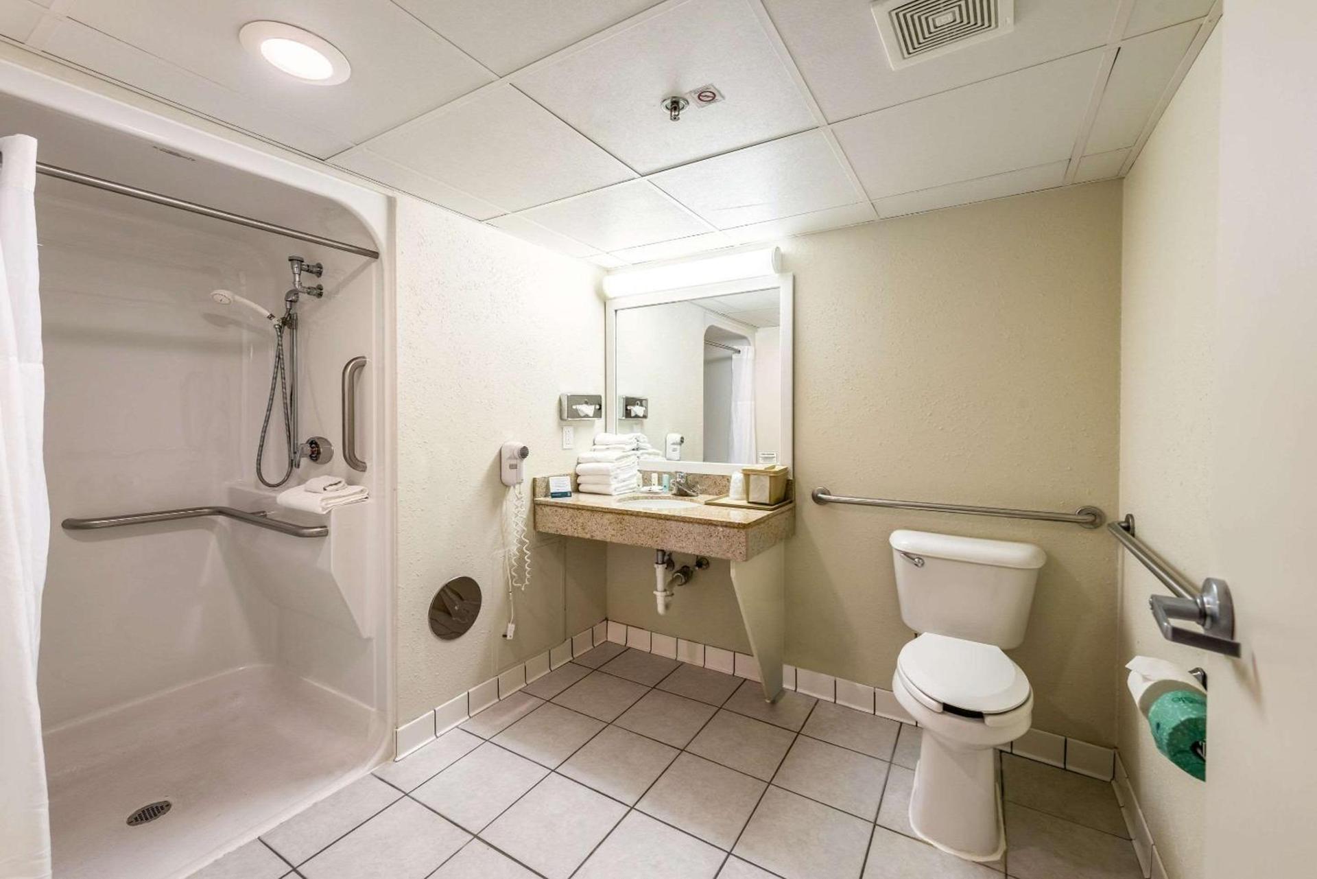 Quality Inn Bradley- Bourbonnais photo 12