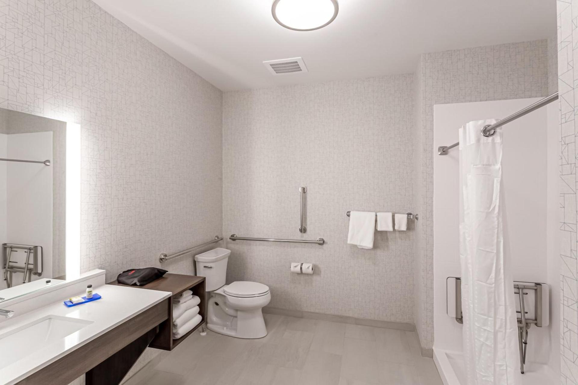 Holiday Inn Express & Suites - Columbus - Worthington by IHG photo 20