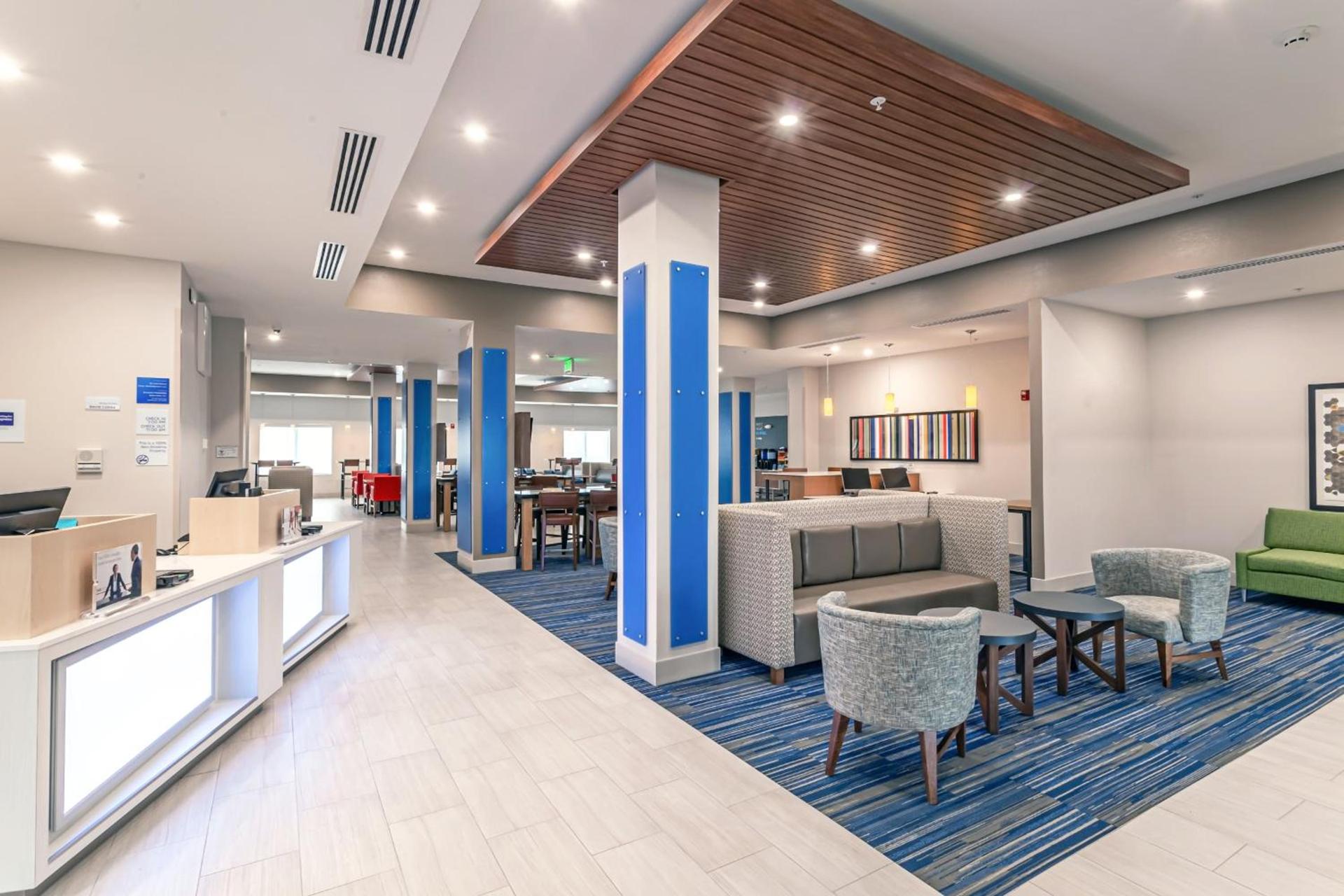 Holiday Inn Express & Suites - Columbus - Worthington by IHG photo 10