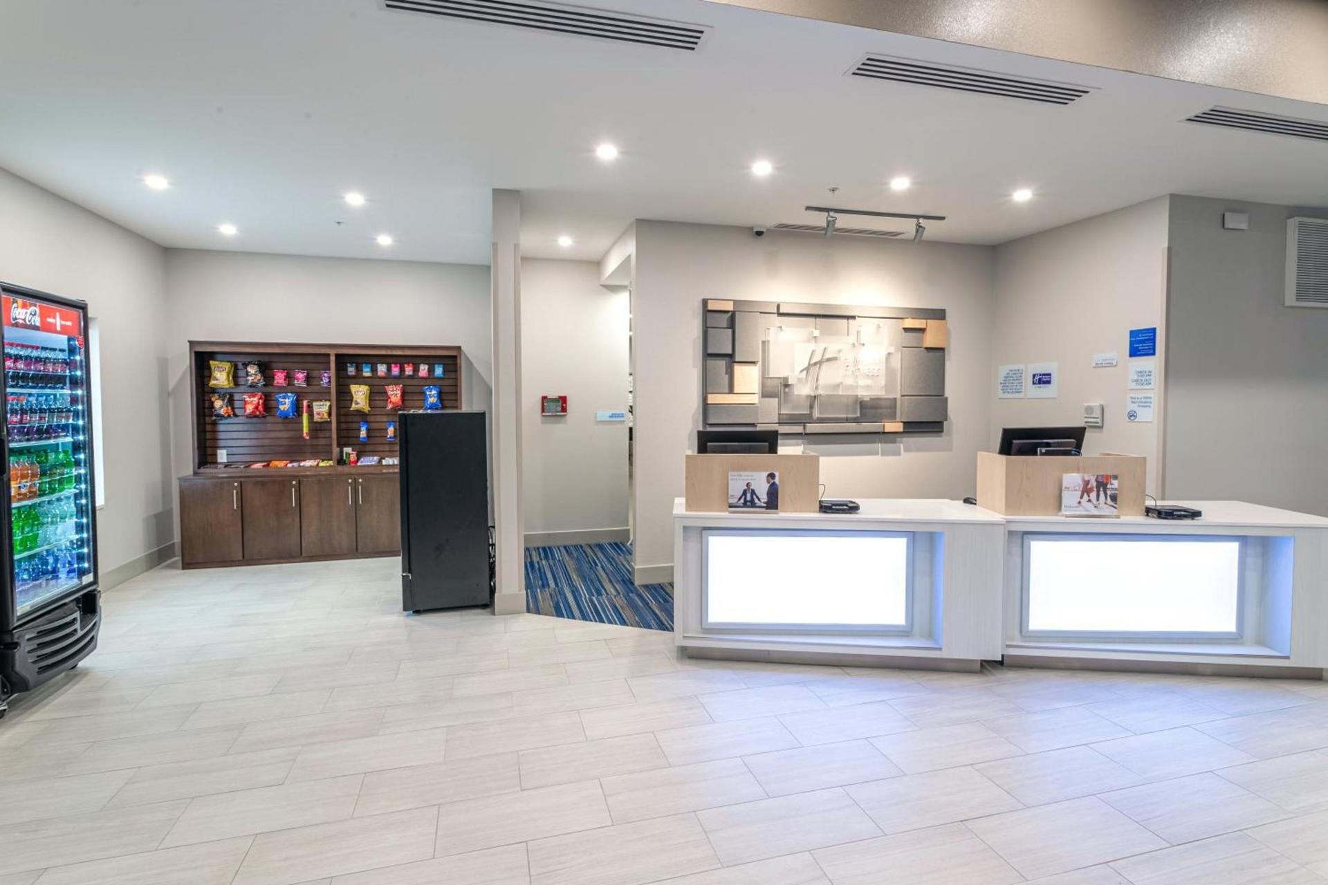 Holiday Inn Express & Suites - Columbus - Worthington by IHG photo 12