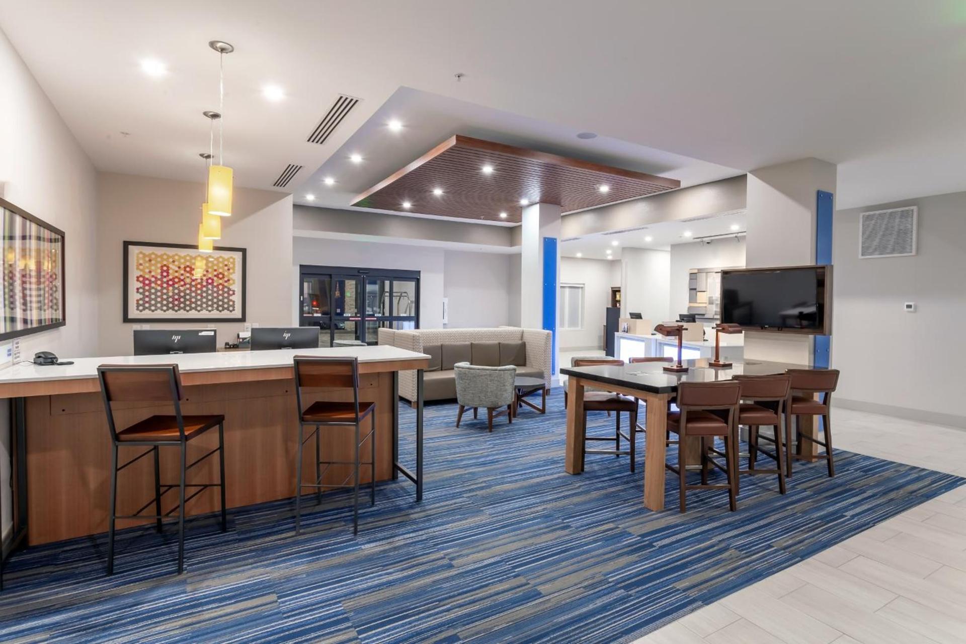 Holiday Inn Express & Suites - Columbus - Worthington by IHG photo 8